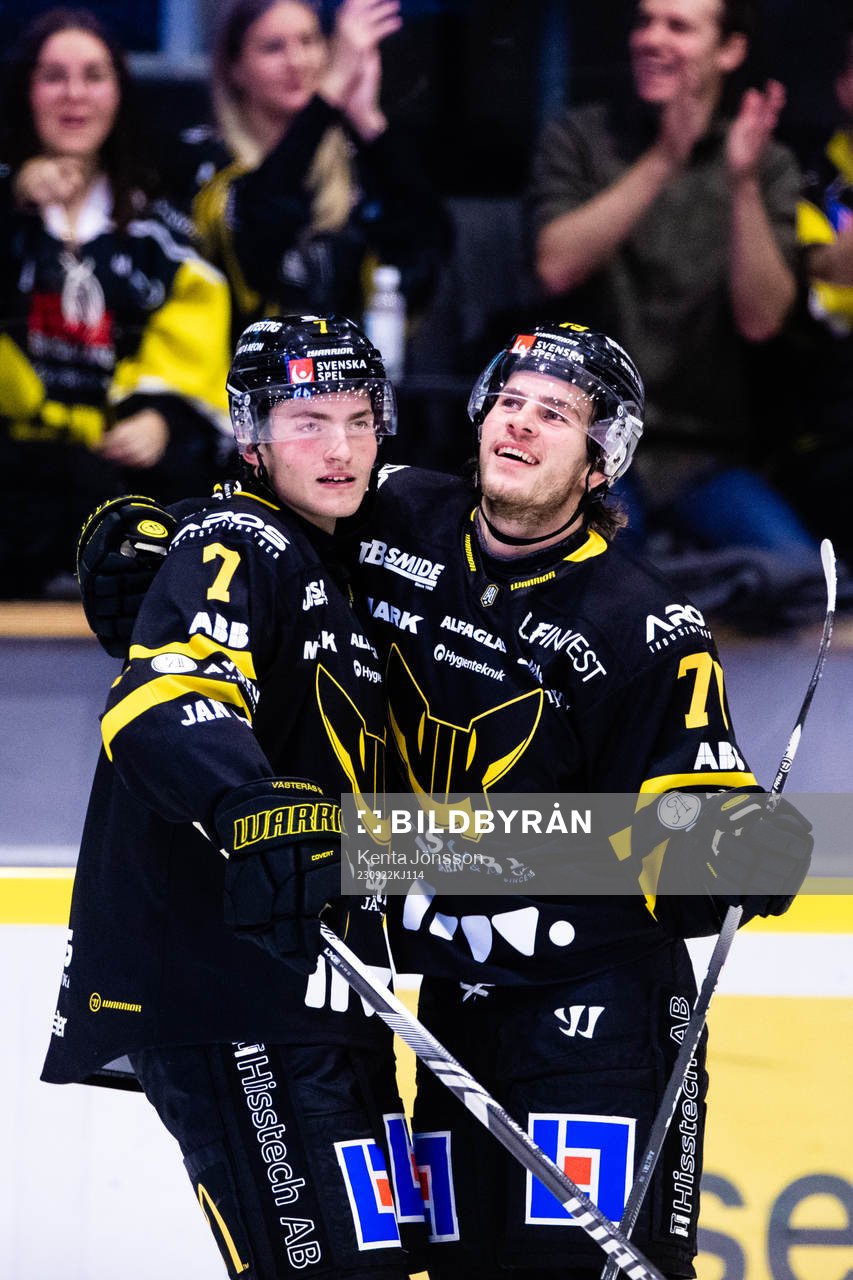 Västerås Hannes Hellberg (v) jublar med Gabriel Kangas (h)