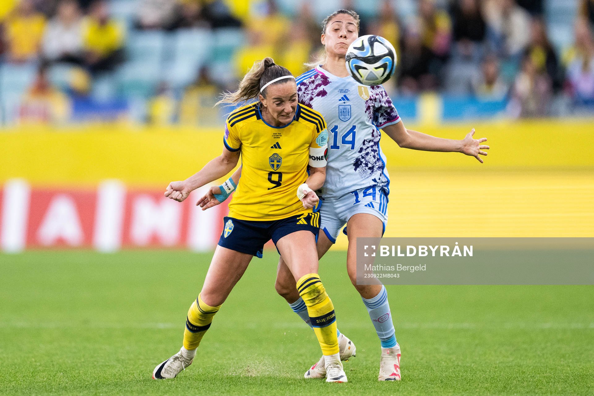 Kosovare Asllani of Sweden and Laia Aleixandri of Spain