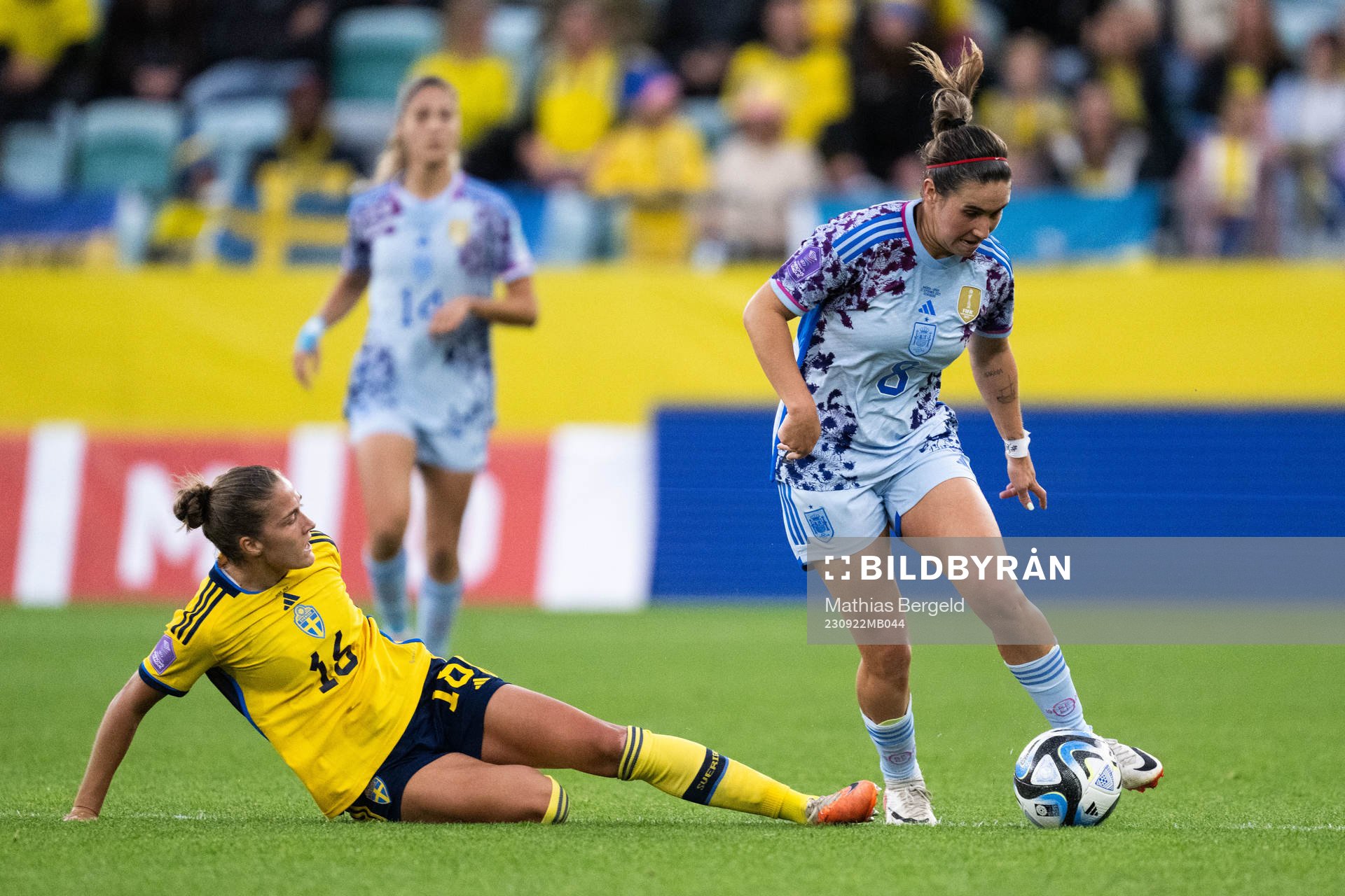 Filippa Angeldahl of Sweden and Mariona Caldentey of Spain