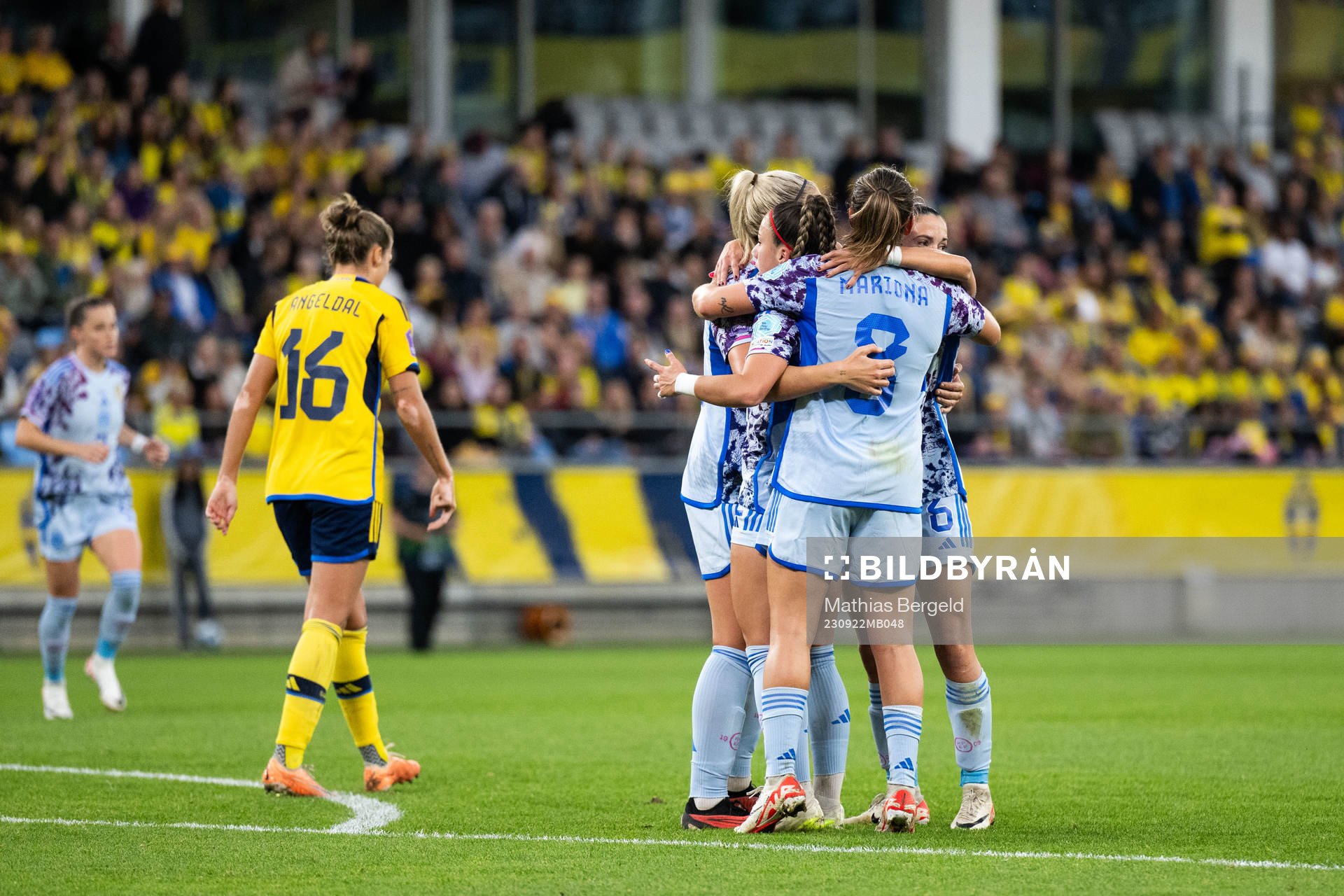 Athenea del Castillo of Spain celebrates with team mates after 1-1 during the Nations League football match between Sweden and Spain on September 22, 2023 in Gothenburg. 
