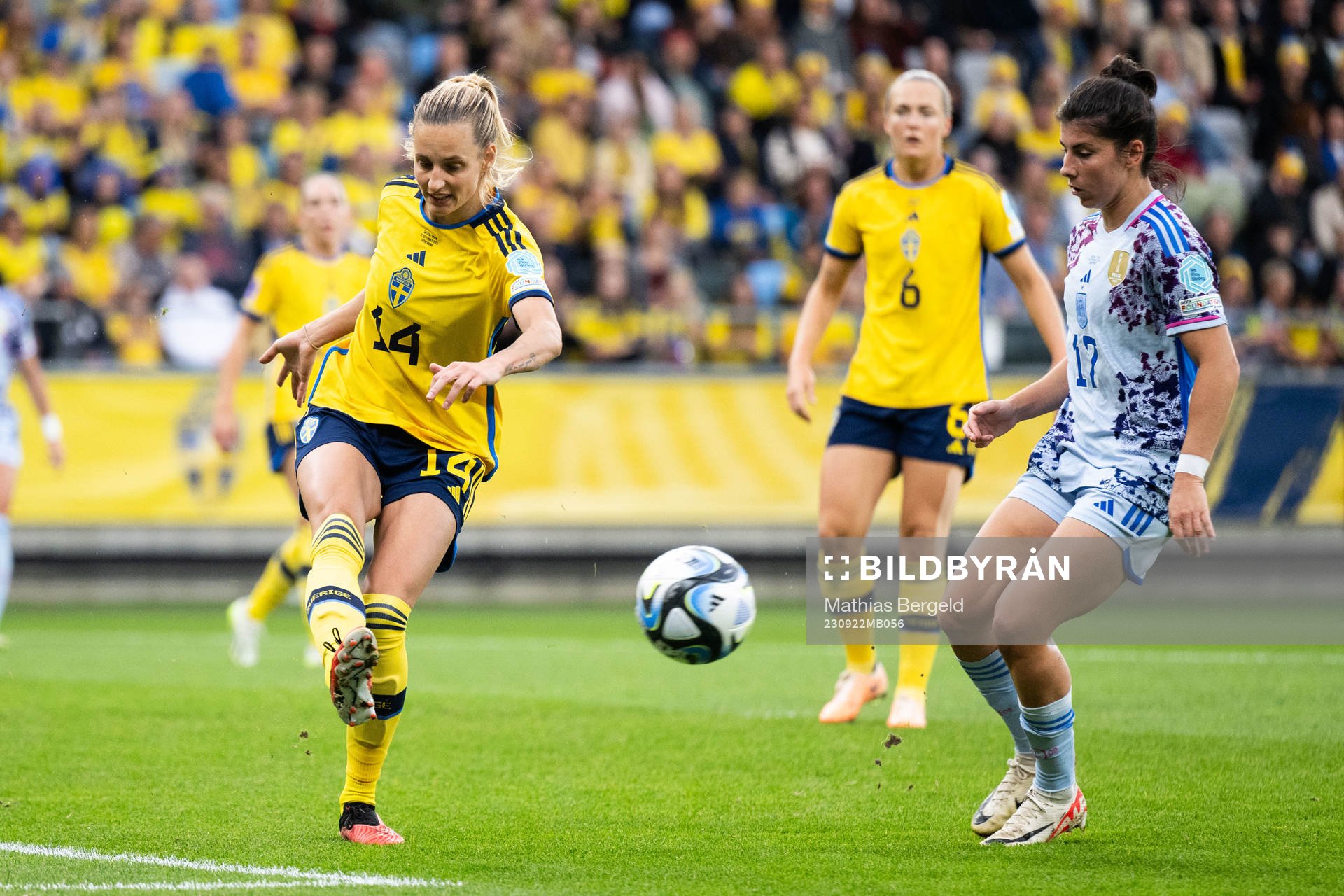 Nathalie Björn of Sweden and Lucía García Córdoba of