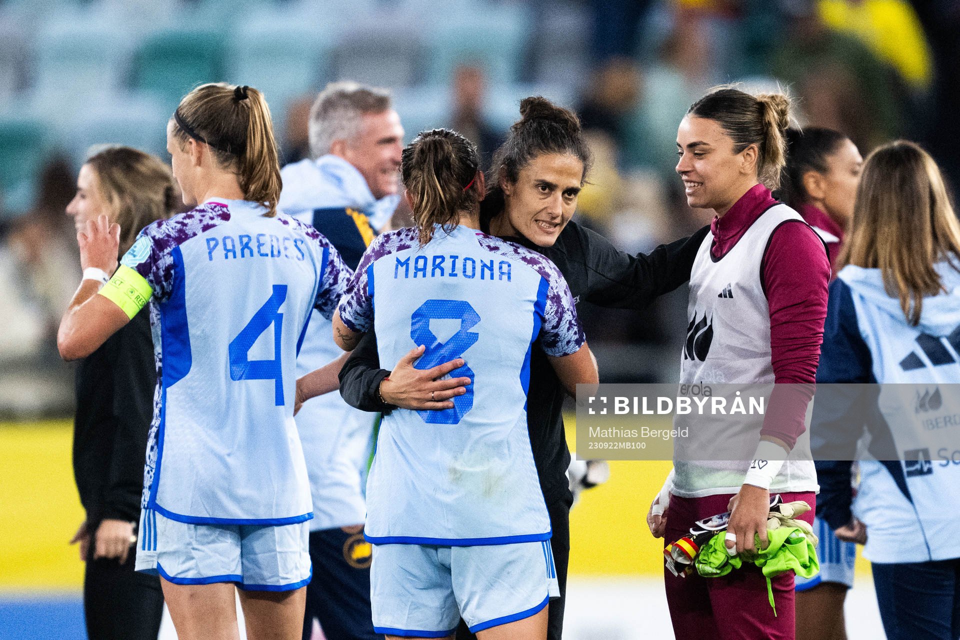 Mariona Caldentey and Head coach Montse Tomé of Spain