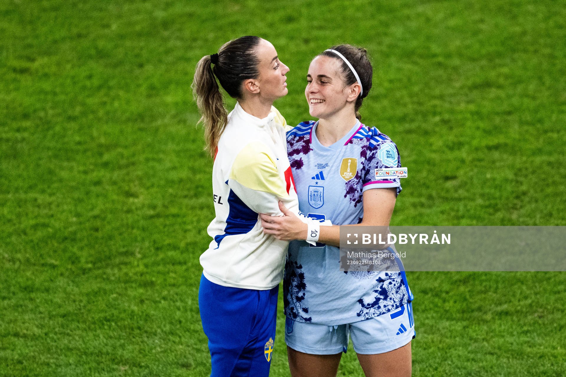 Kosovare Asllani of Sweden and Teresa Abelleira of Spain