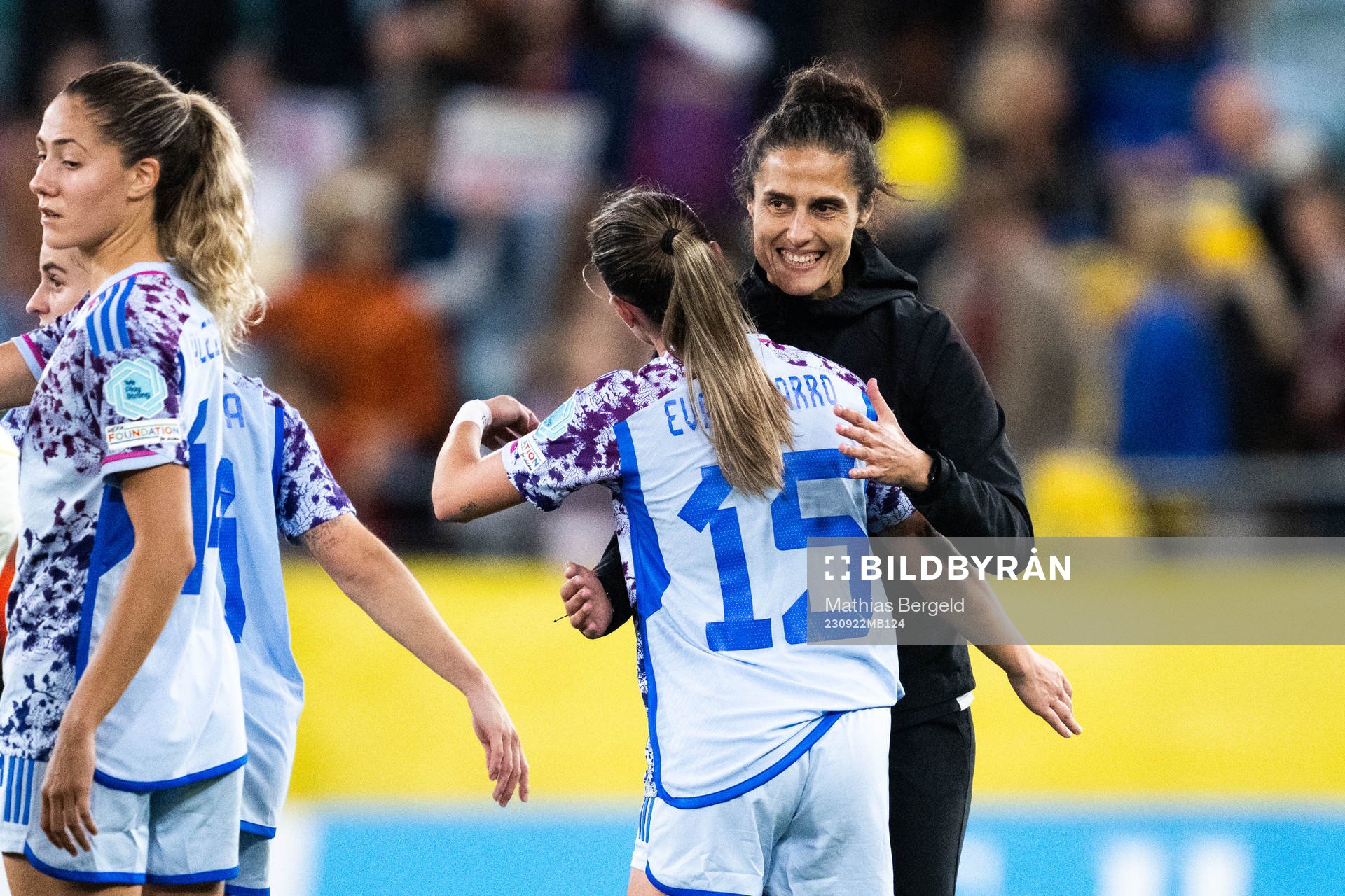 Eva Maria Navarro Garcia and Head coach Montse Tomé of