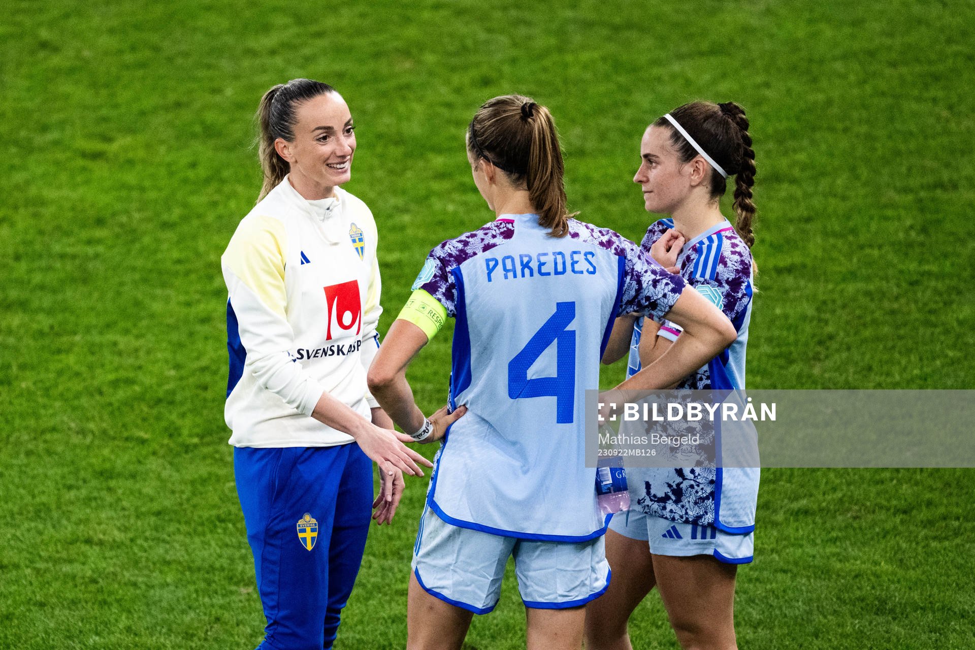 Kosovare Asllani of Sweden with Irene Paredes and Teresa