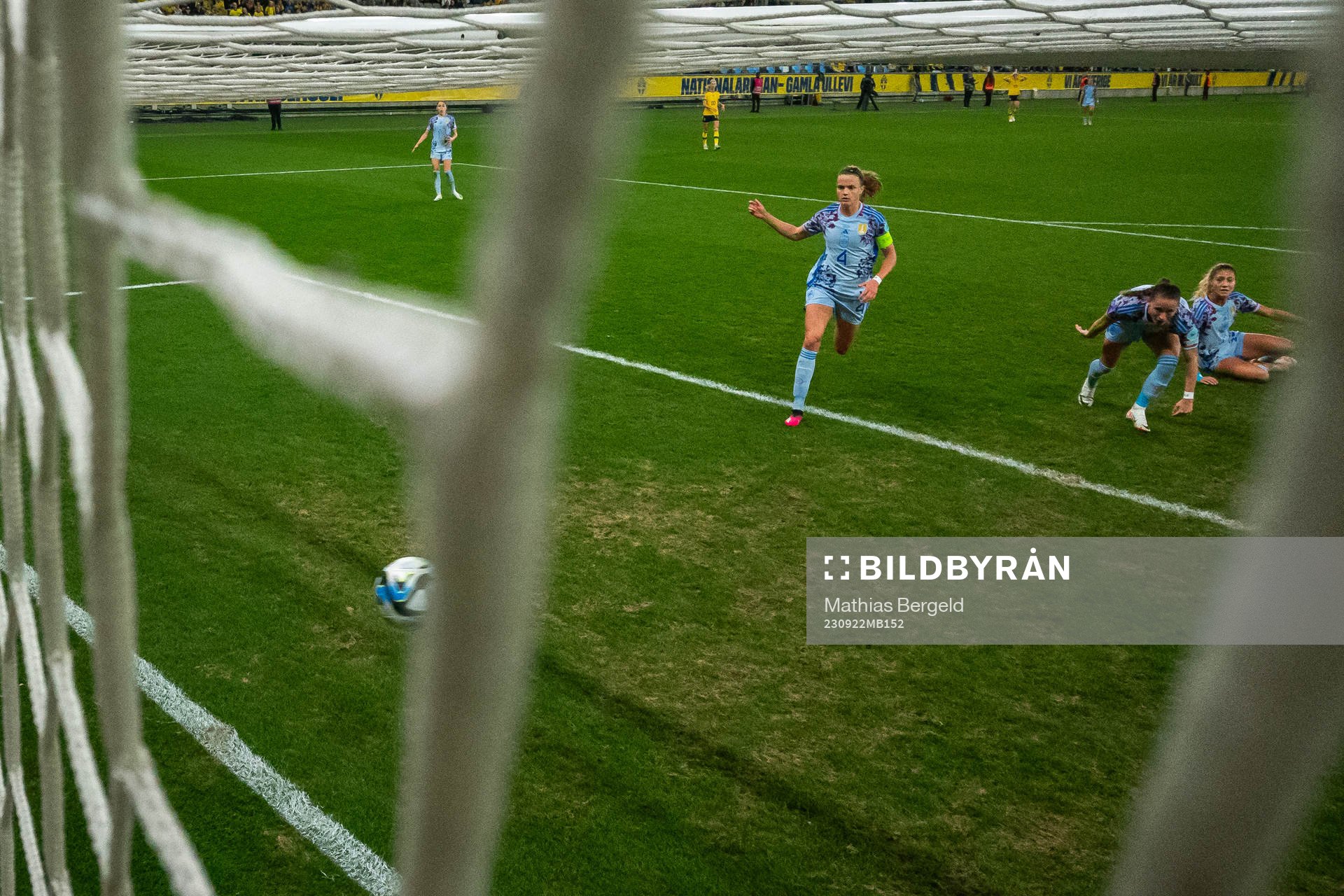 Irene Paredes of Spain sees Lina Hurtig of Sweden (not