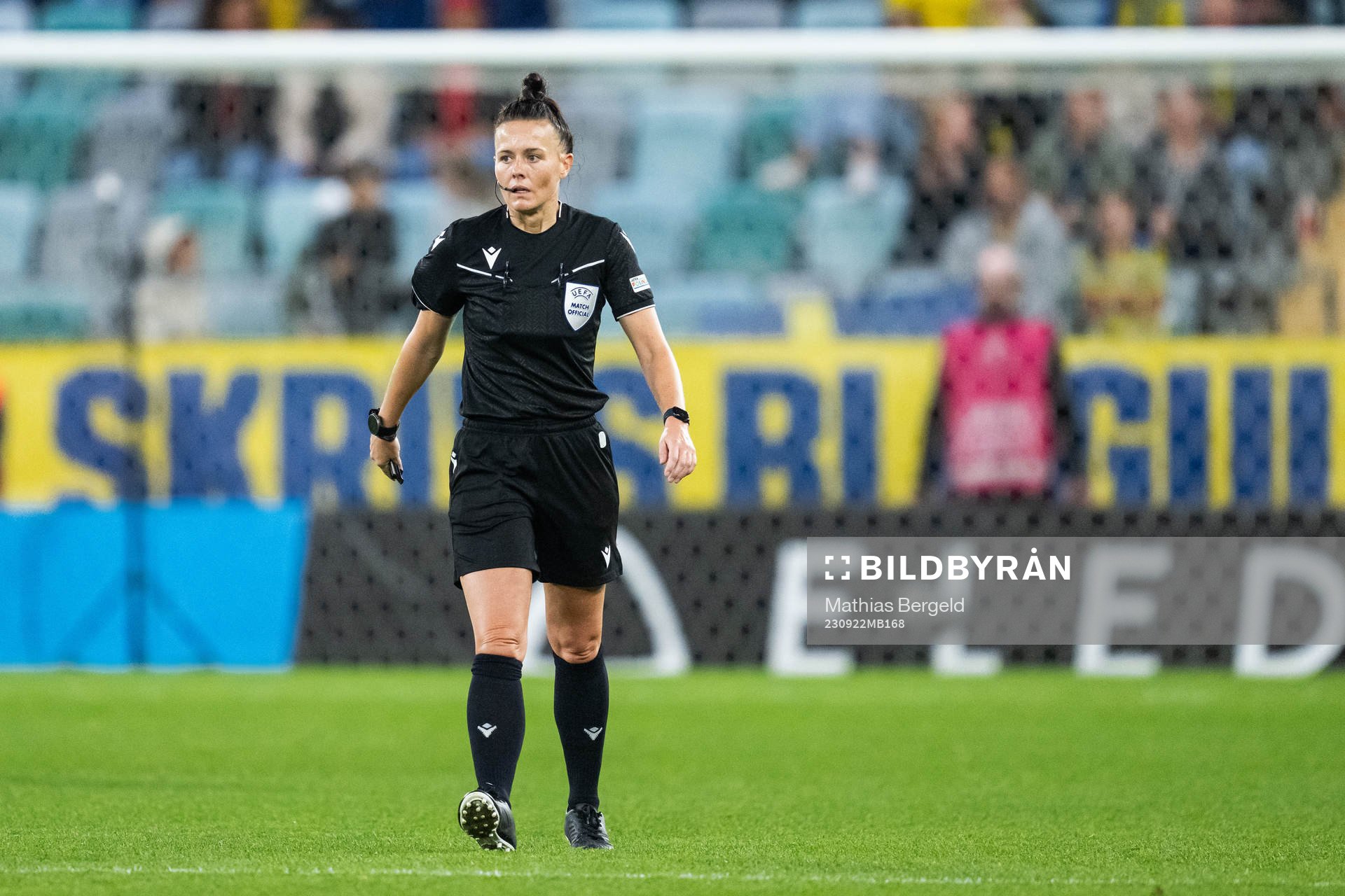 Referee Rebecca Welch