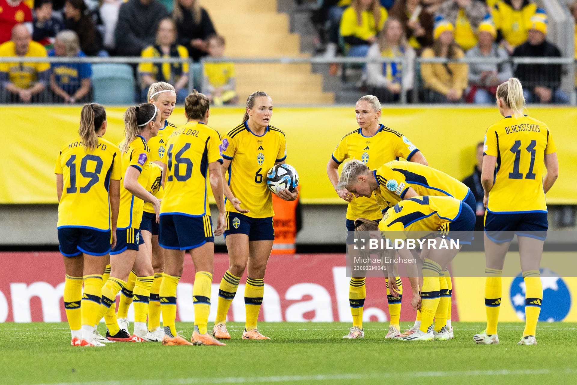 Players of Sweden look dejected
