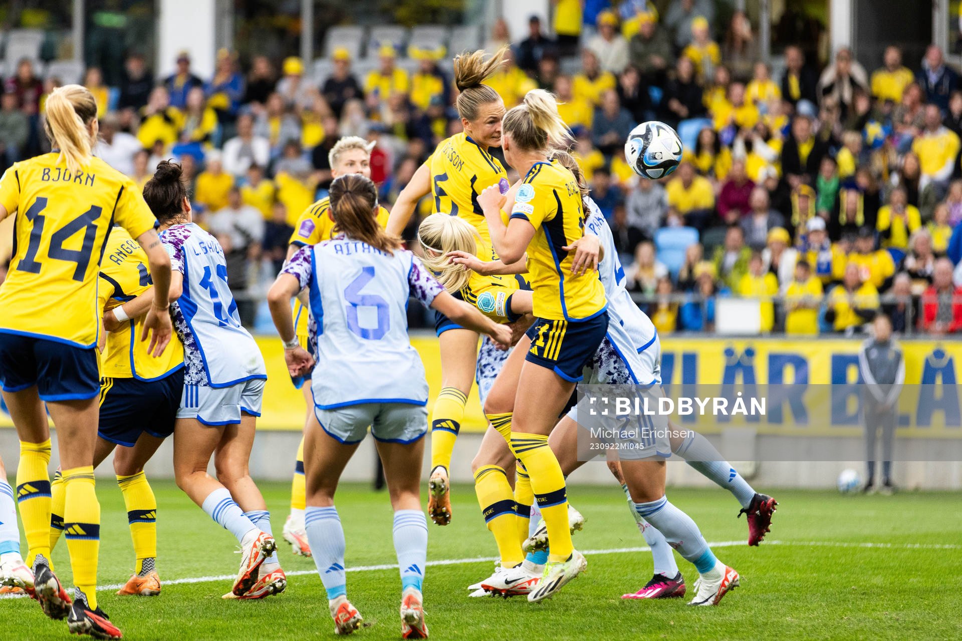 Magdalena Eriksson of Sweden scores 1-0