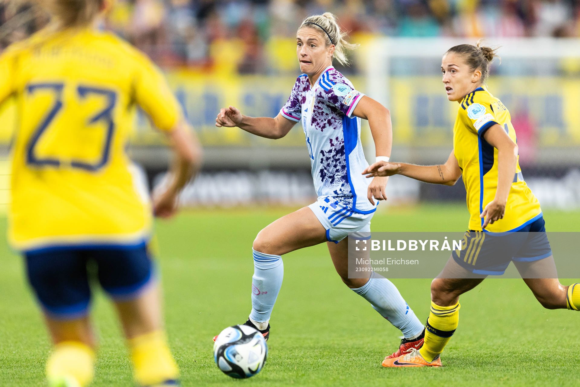 Alexia Putellas of Spain and Filippa Angeldahl of Sweden