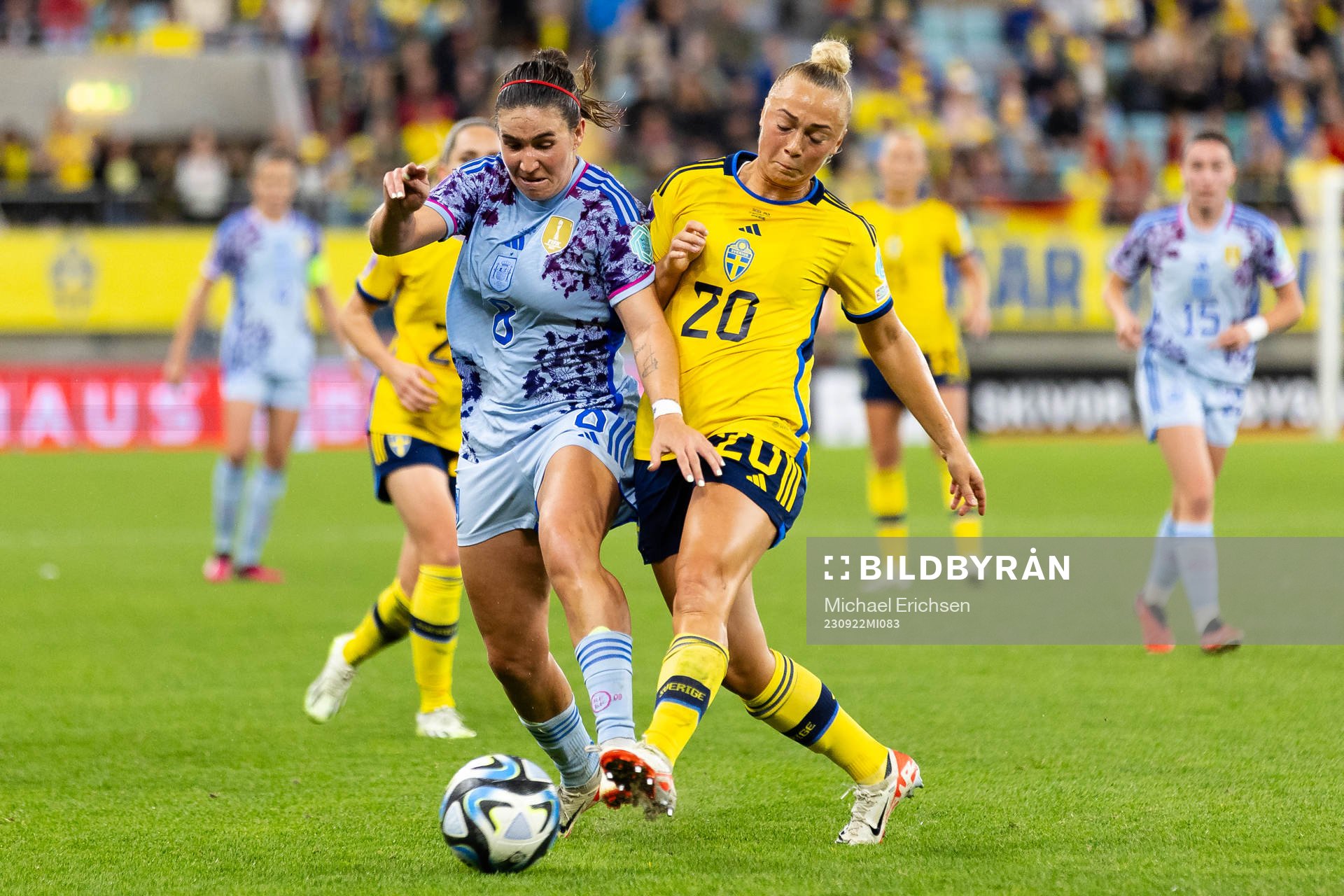Mariona Caldentey of Spain and Hanna Bennison of Sweden