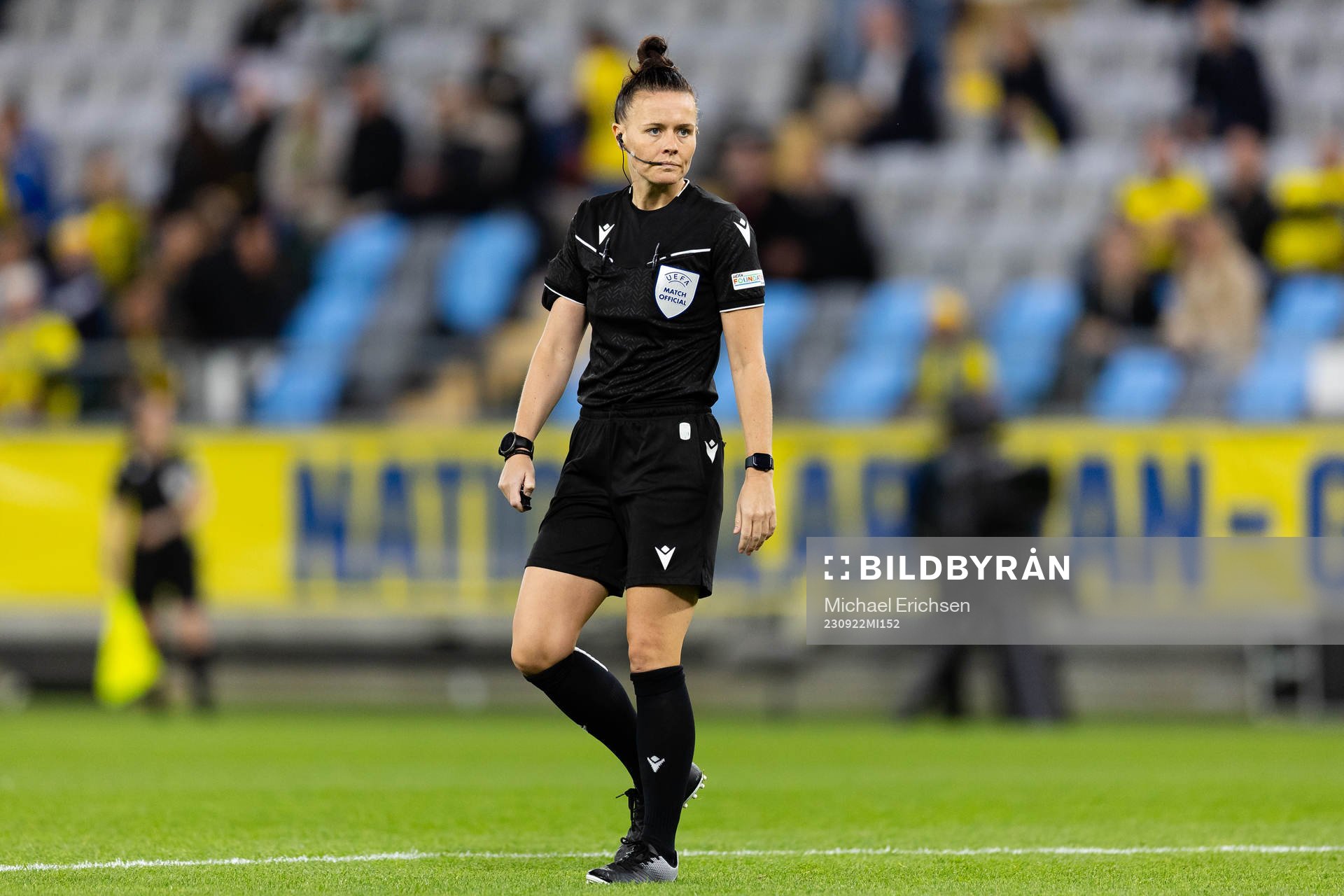 Referee Rebecca Welch