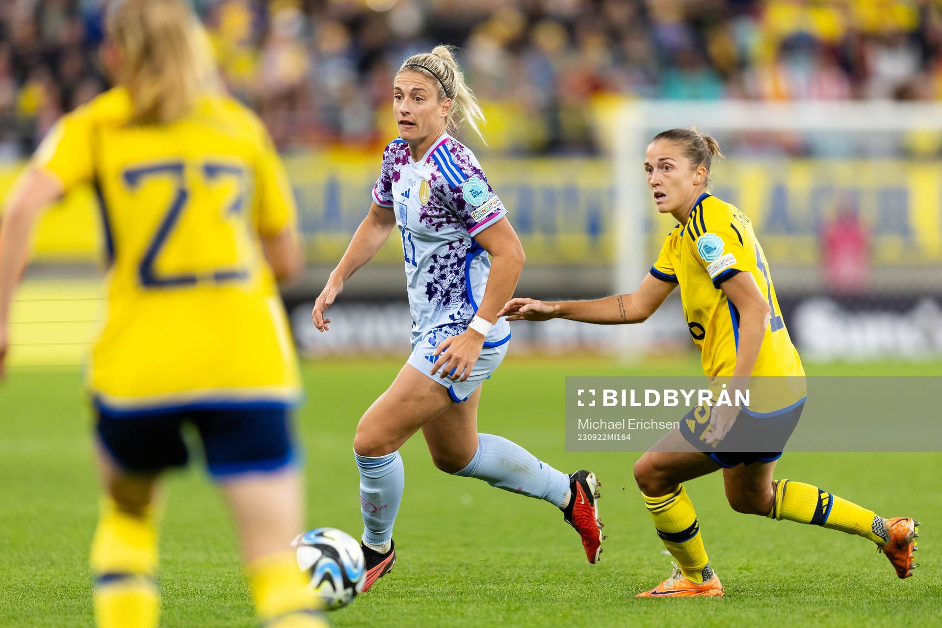 Alexia Putellas of Spain and Filippa Angeldahl of Sweden