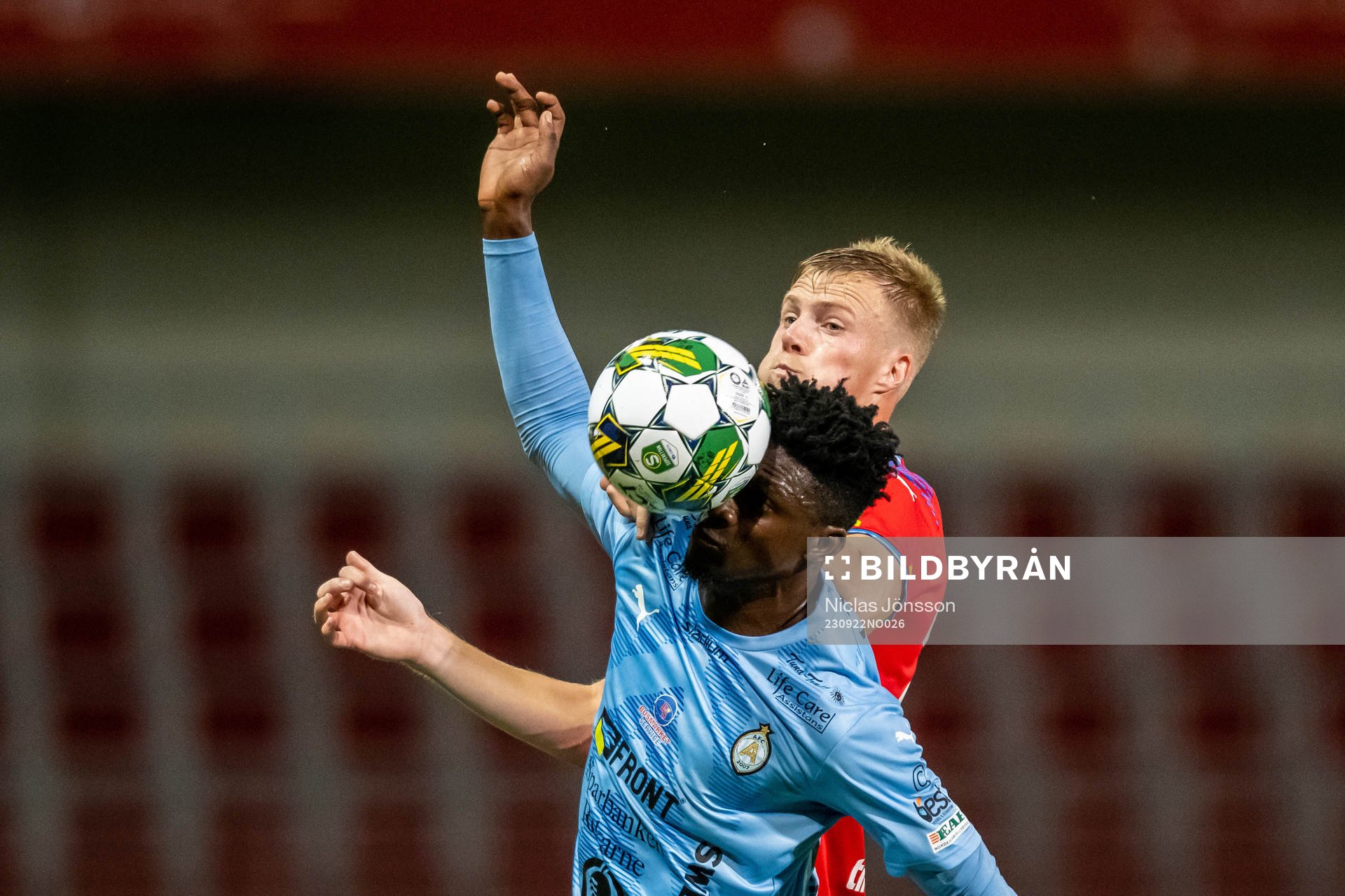 AFC Eskilstunas Emmanuel Agyeman Duah och Helsingborgs Emil