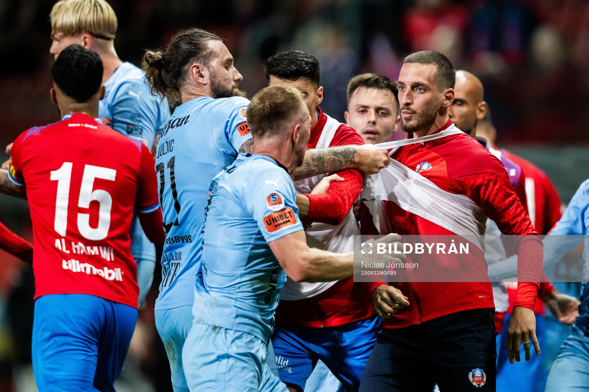 AFC Eskilstunas Ali Suljic och Jesper Modig ibråk med