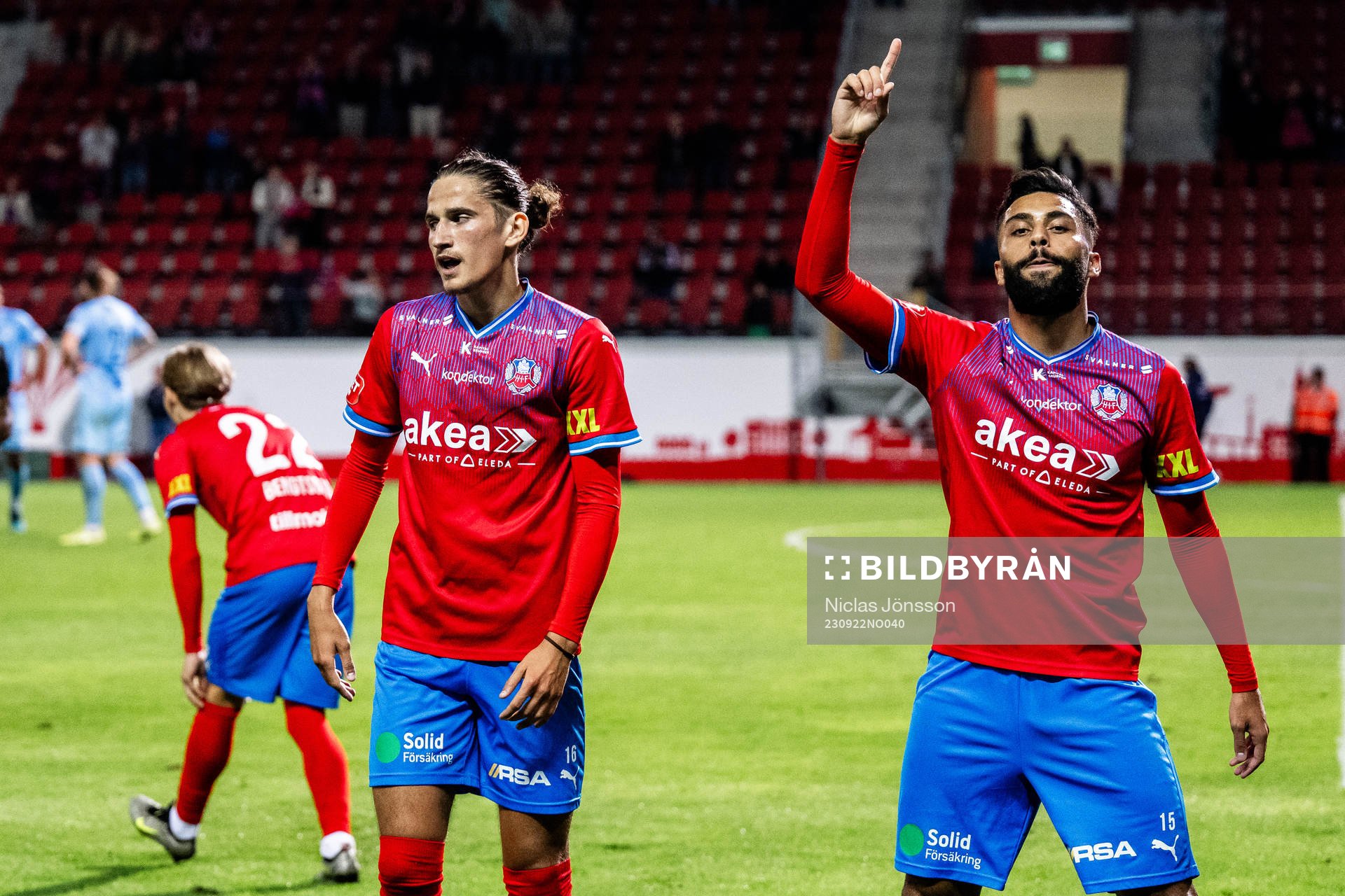 Helsingborgs Ervin Gigovic och Amin Al-Hamawi jublar
