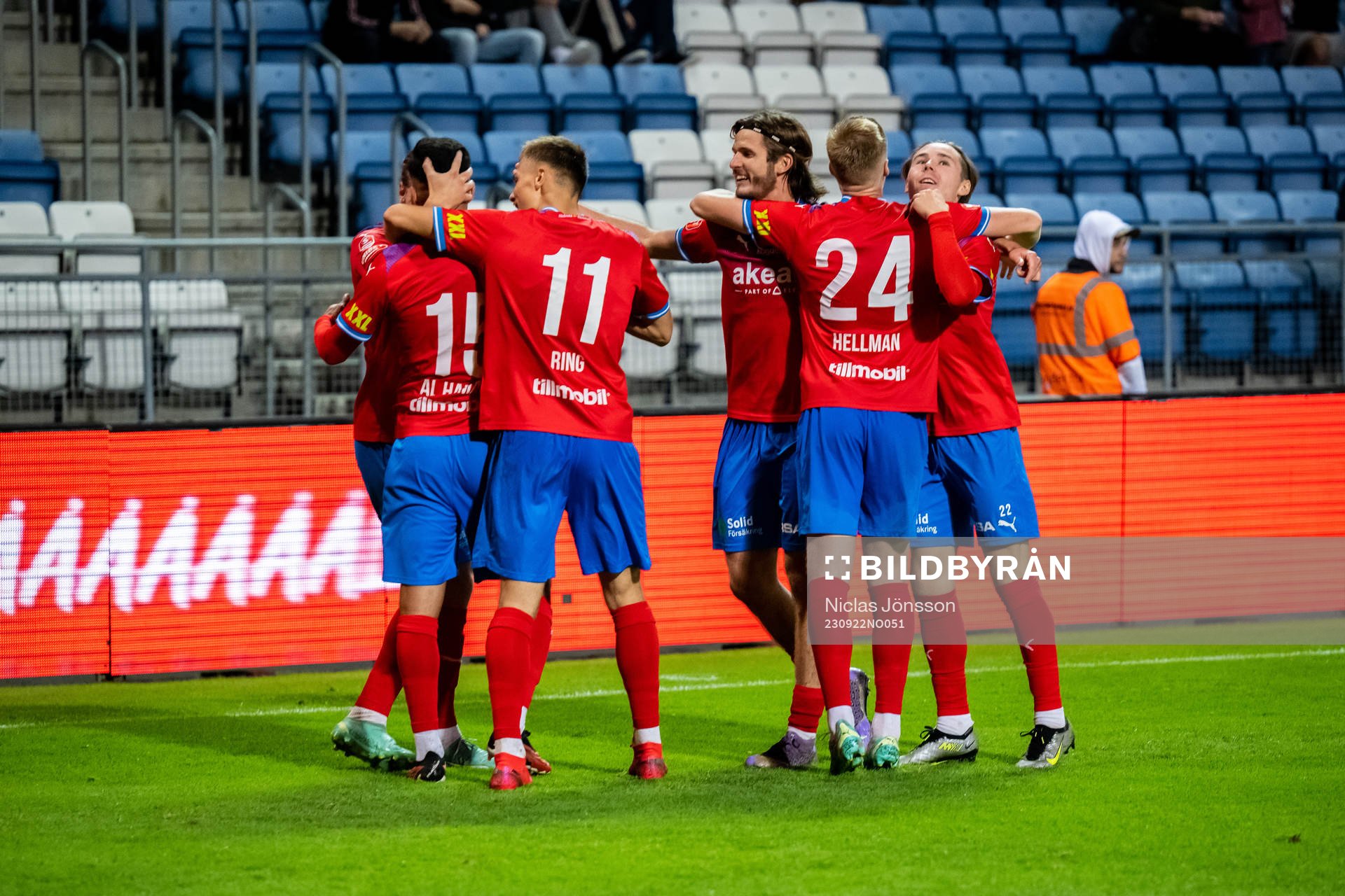 Helsingborgs spelarna jublar efter 1-0 under fotbollsmatchen i Superettan mellan Helsingborg och AFC Eskilstuna den 22 september 2023 i Helsingborg. 