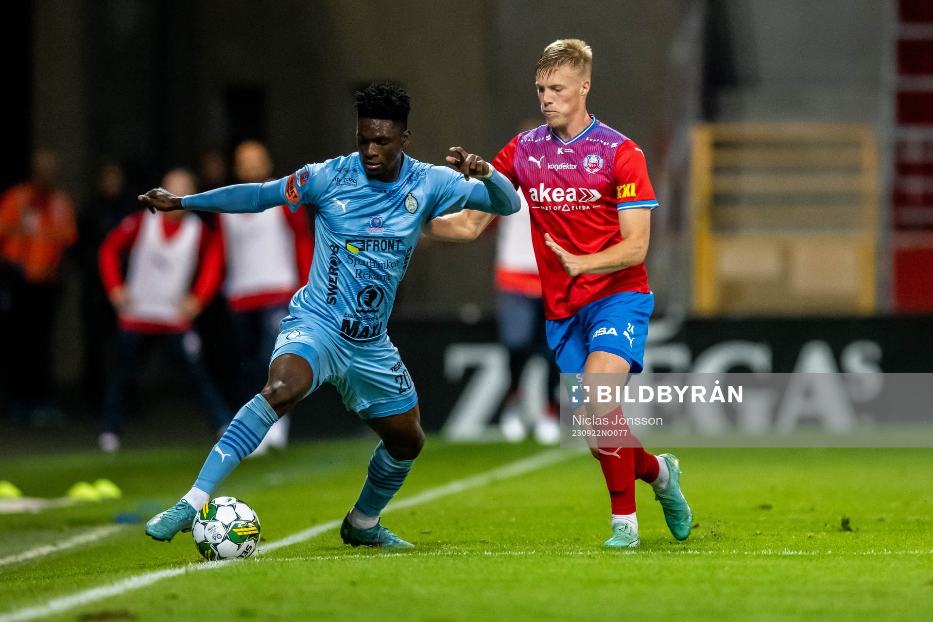 AFC Eskilstunas Emmanuel Agyeman Duah och Helsingborgs Emil