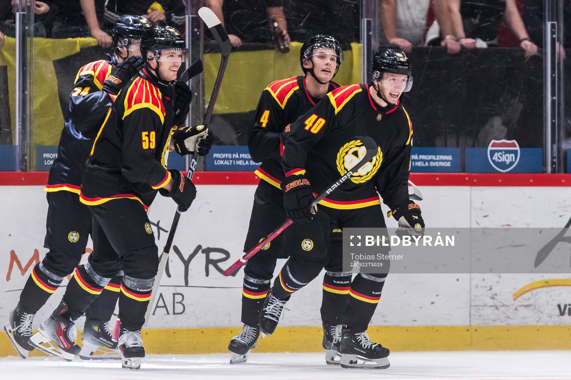 Brynäs Anton Ohlsson jublar med lagkamrater
