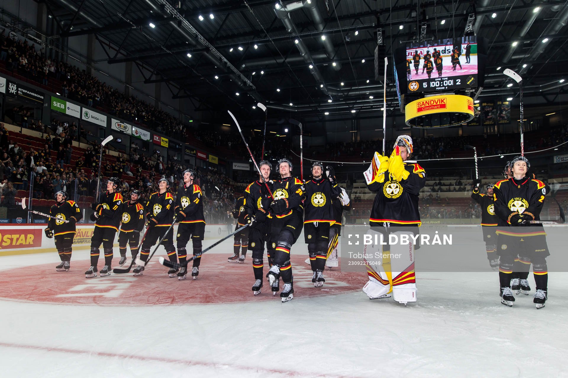 Brynäs spelare jublar