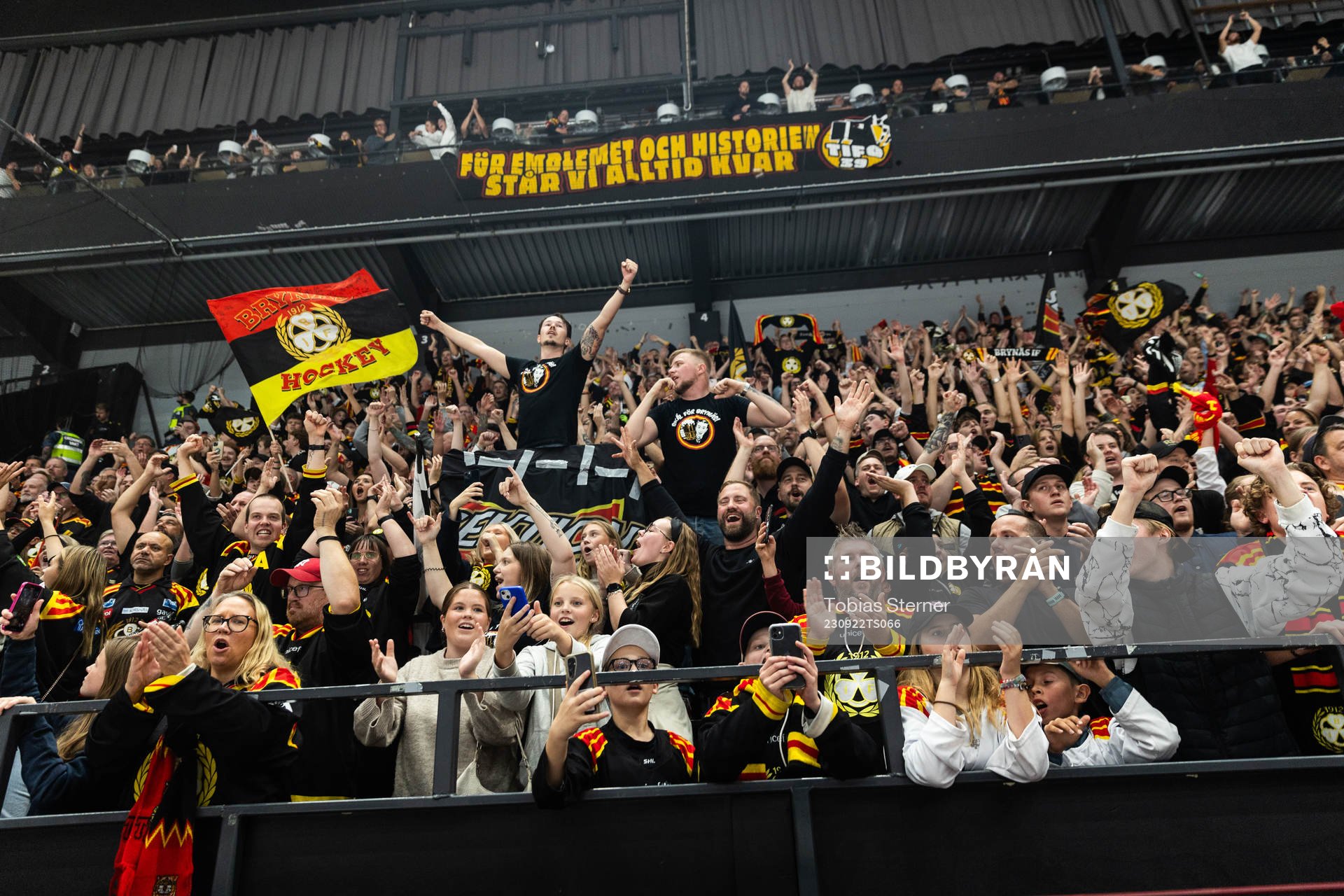 Brynäs supportrar jublar