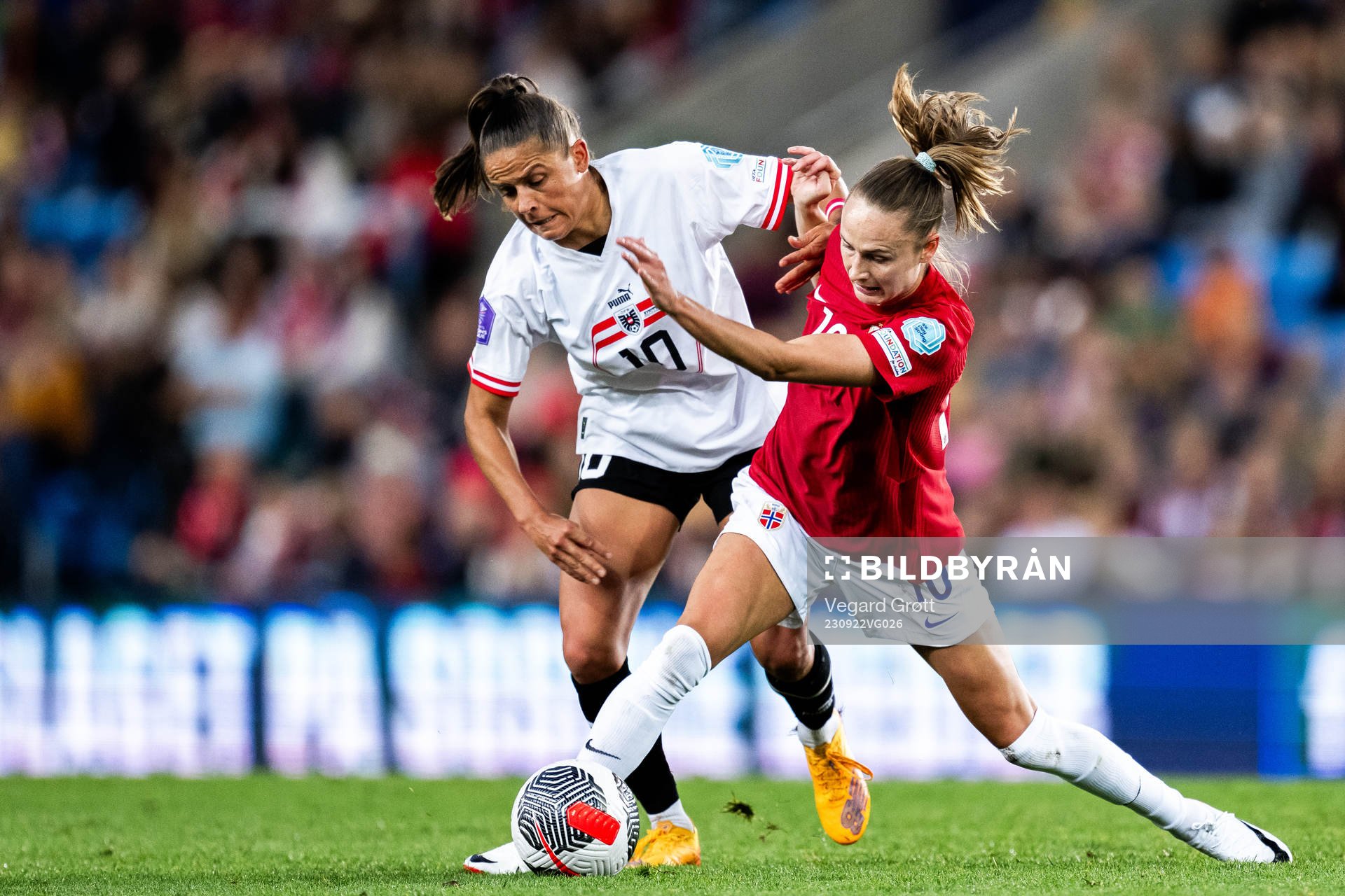 Laura Feiersinger of Austria and Caroline Graham Hansen of