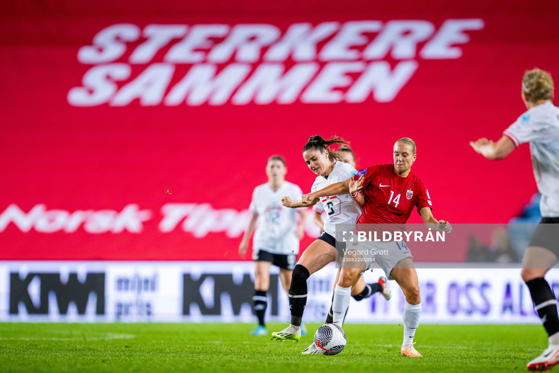 Sarah Zadrazil of Austria and Lisa Naalsund of Norway