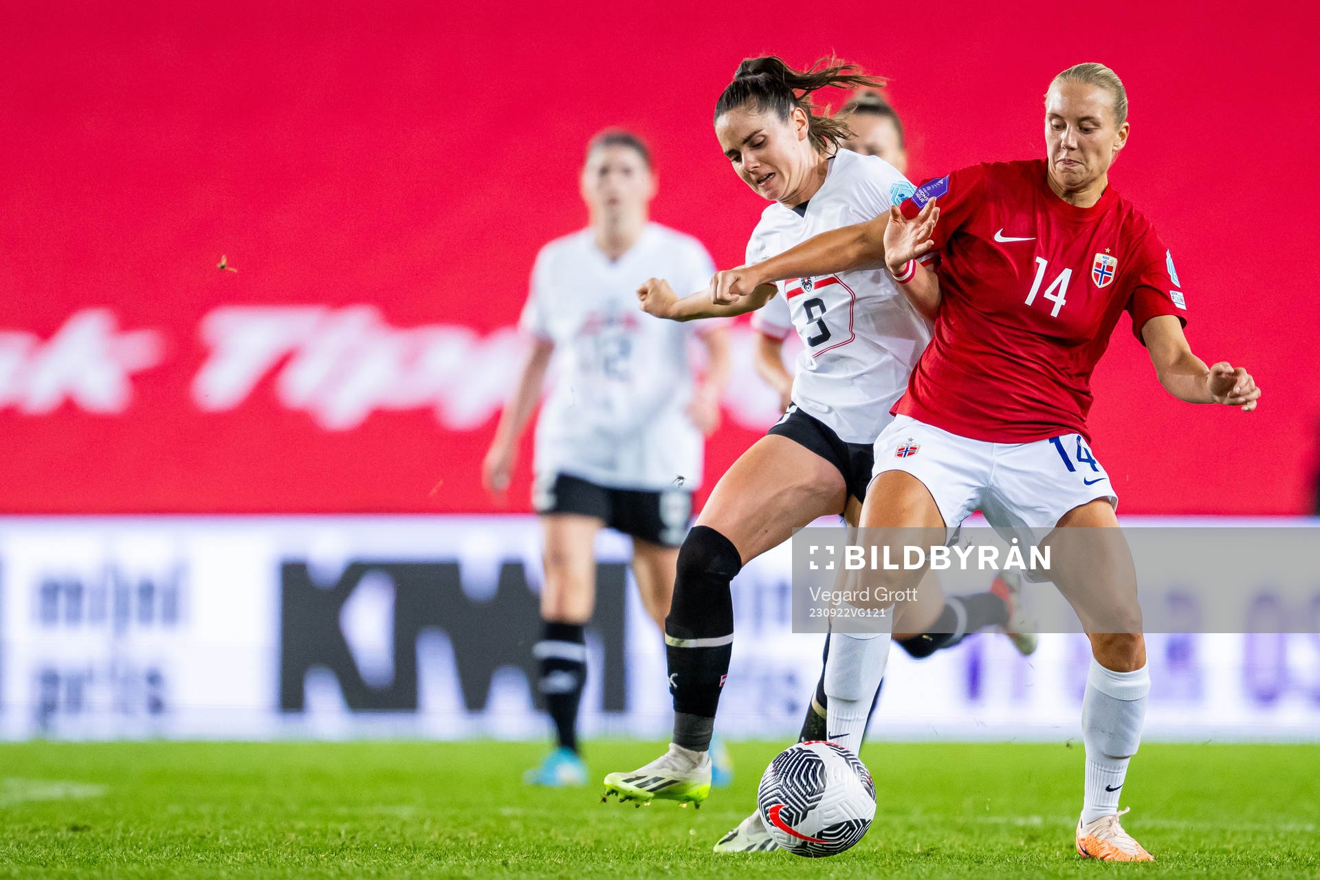 Sarah Zadrazil of Austria and Lisa Naalsund of Norway