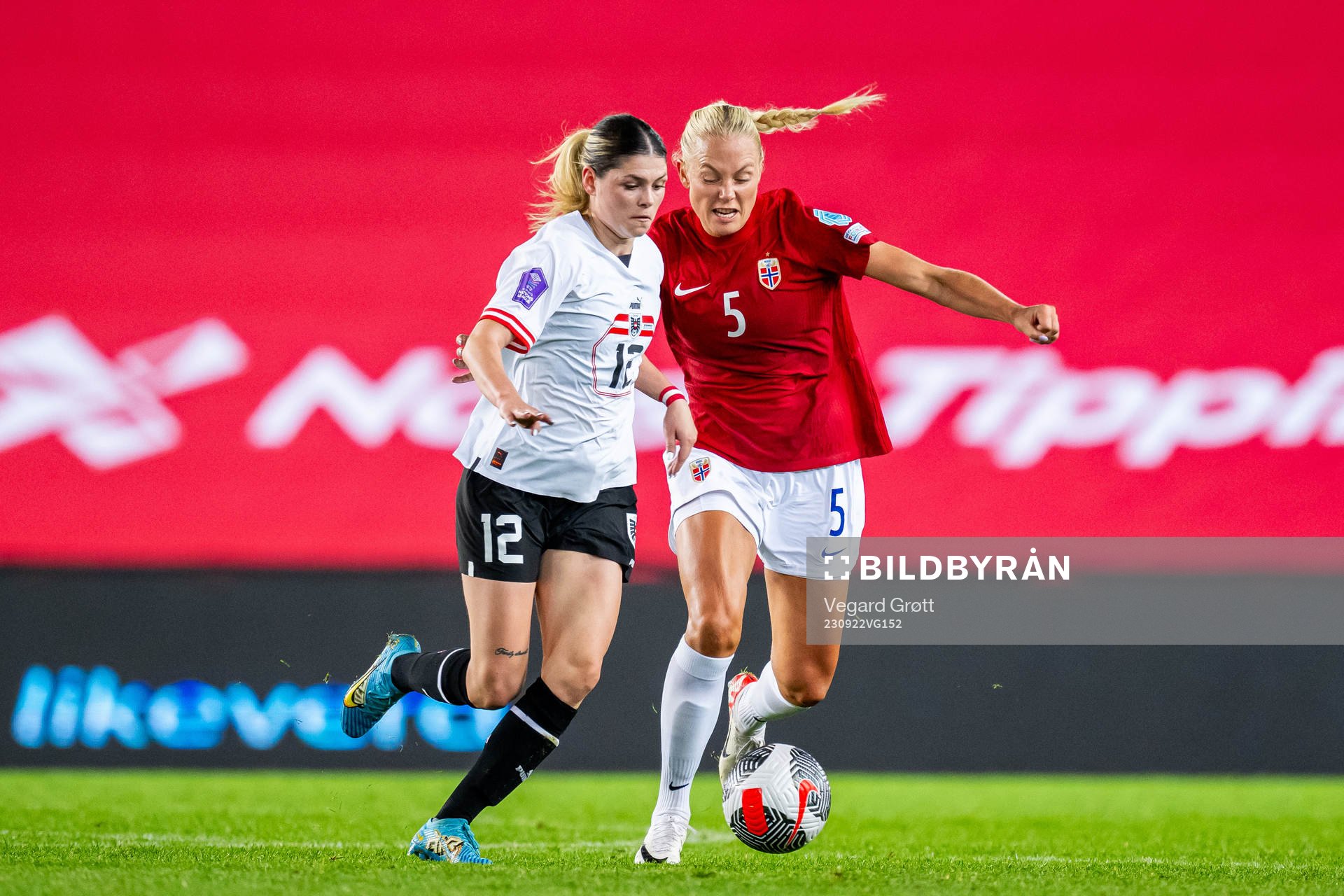 Eileen Campbel of Austria and Guro Bergsvand of Norway