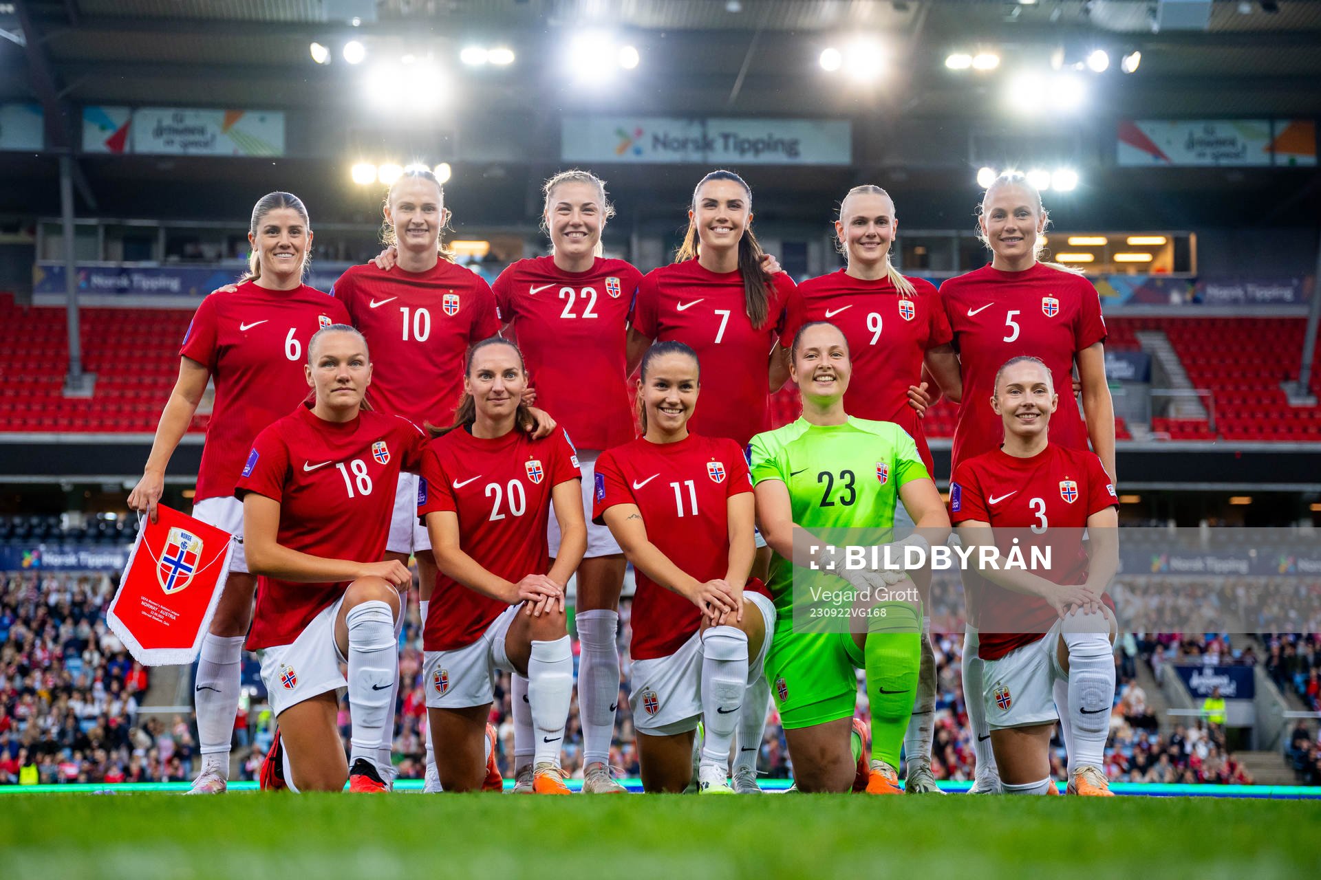 The starting eleven of Norway pose for a team photo