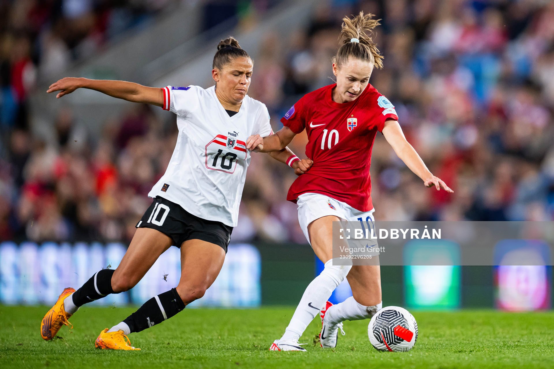 Laura Feiersinger of Austria and Caroline Graham Hansen of
