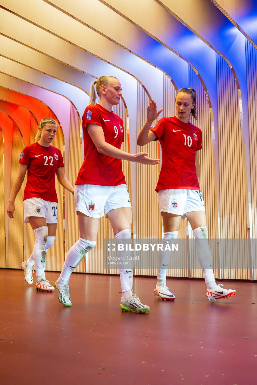 Sophie Román Haug, Karina Sævik and Caroline Graham