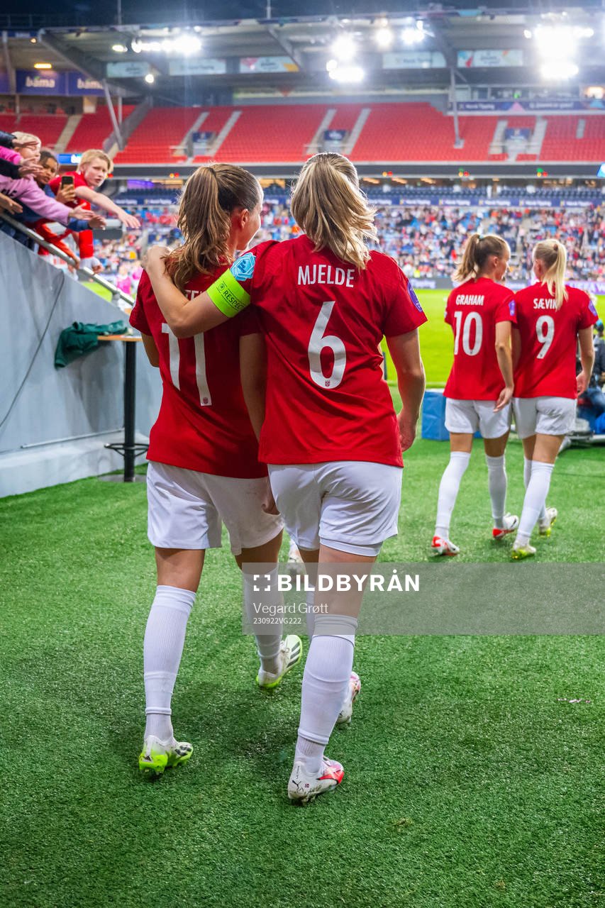 Guro Reiten and Maren Mjelde of Norway at half-time
