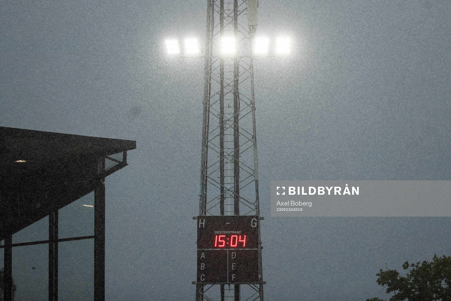 Oväder försenar fotbollsmatchen i Superettan mellan
