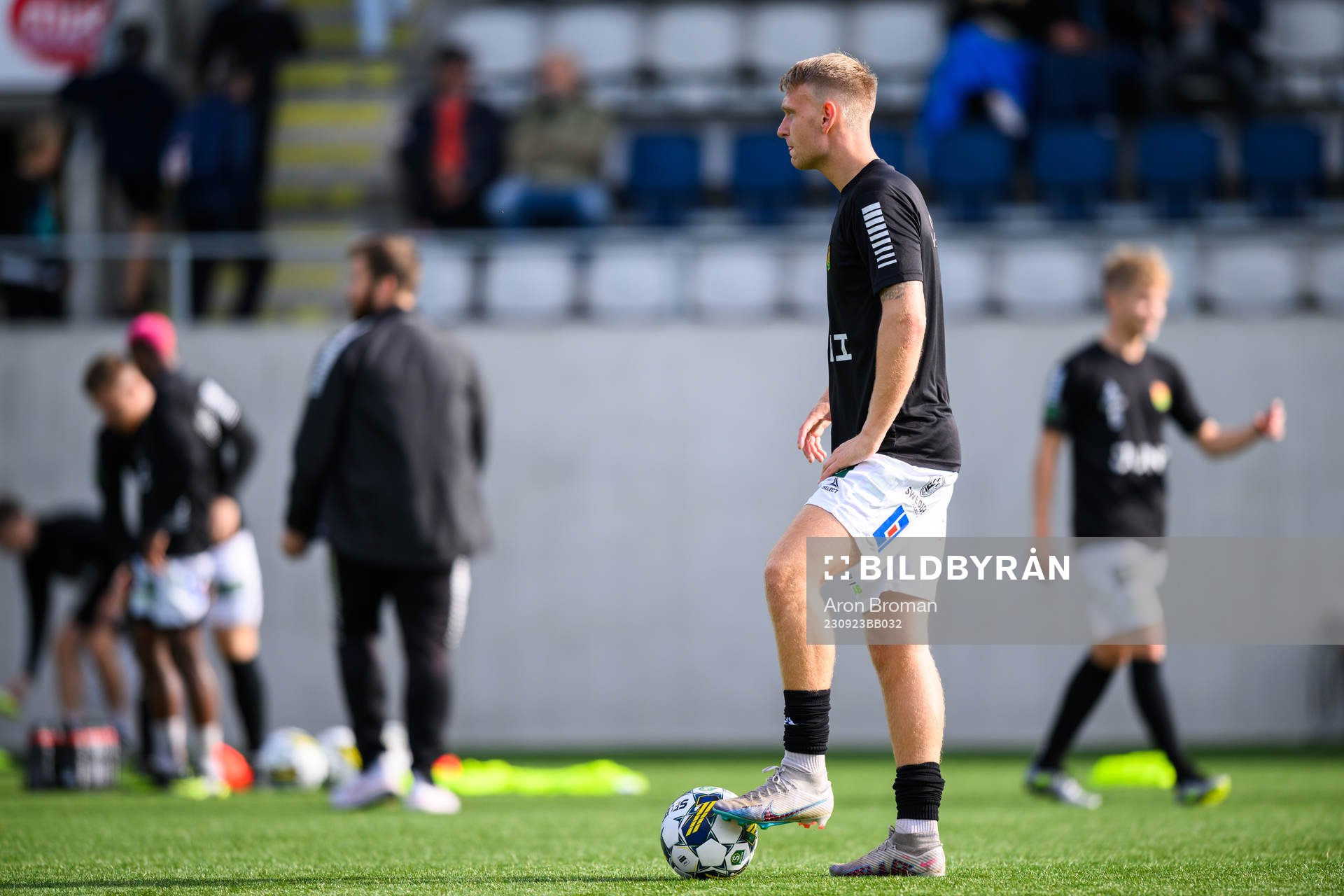 GAIS Joackim Åberg värmer upp