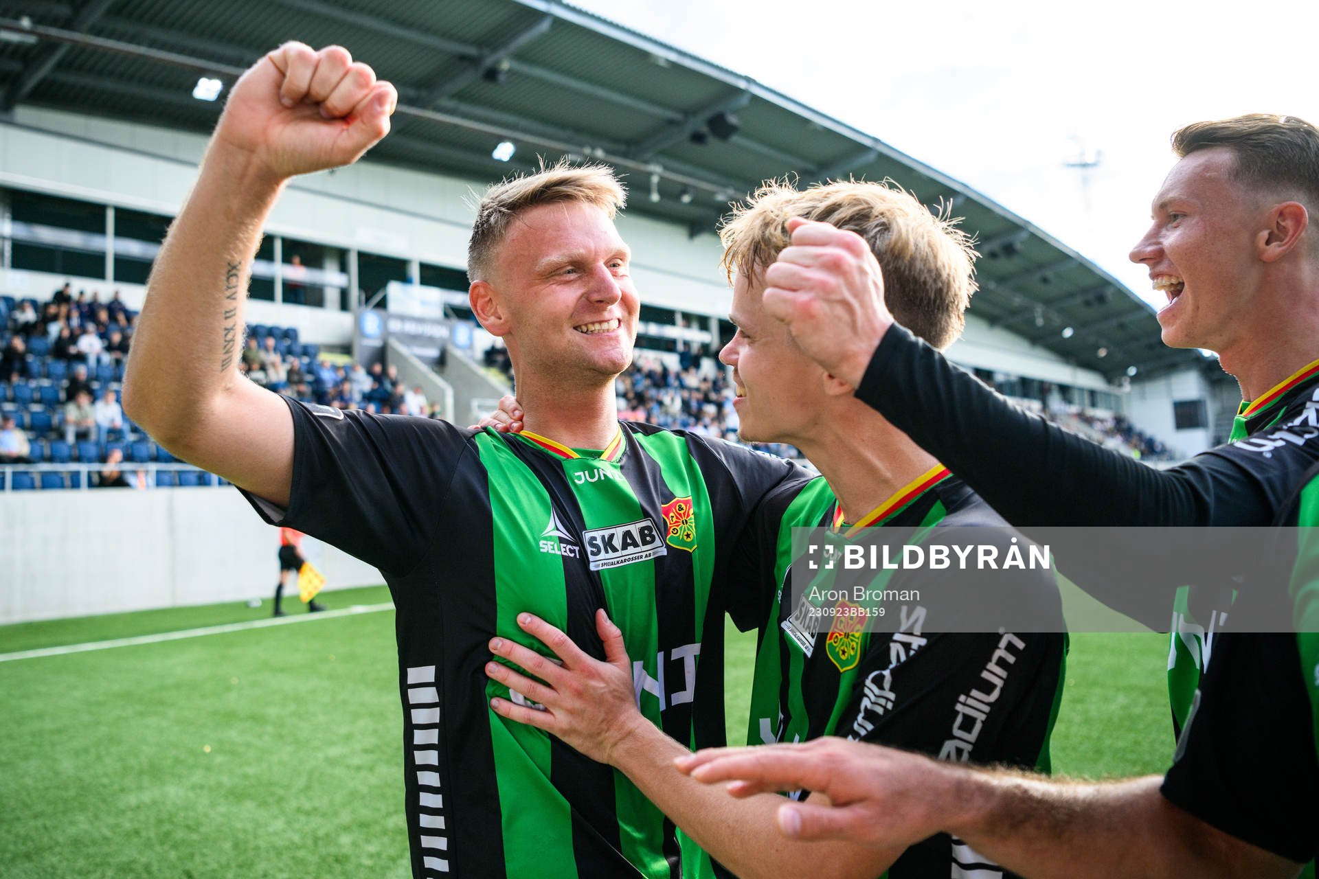GAIS Joackim Åberg jublar med lagkamrater