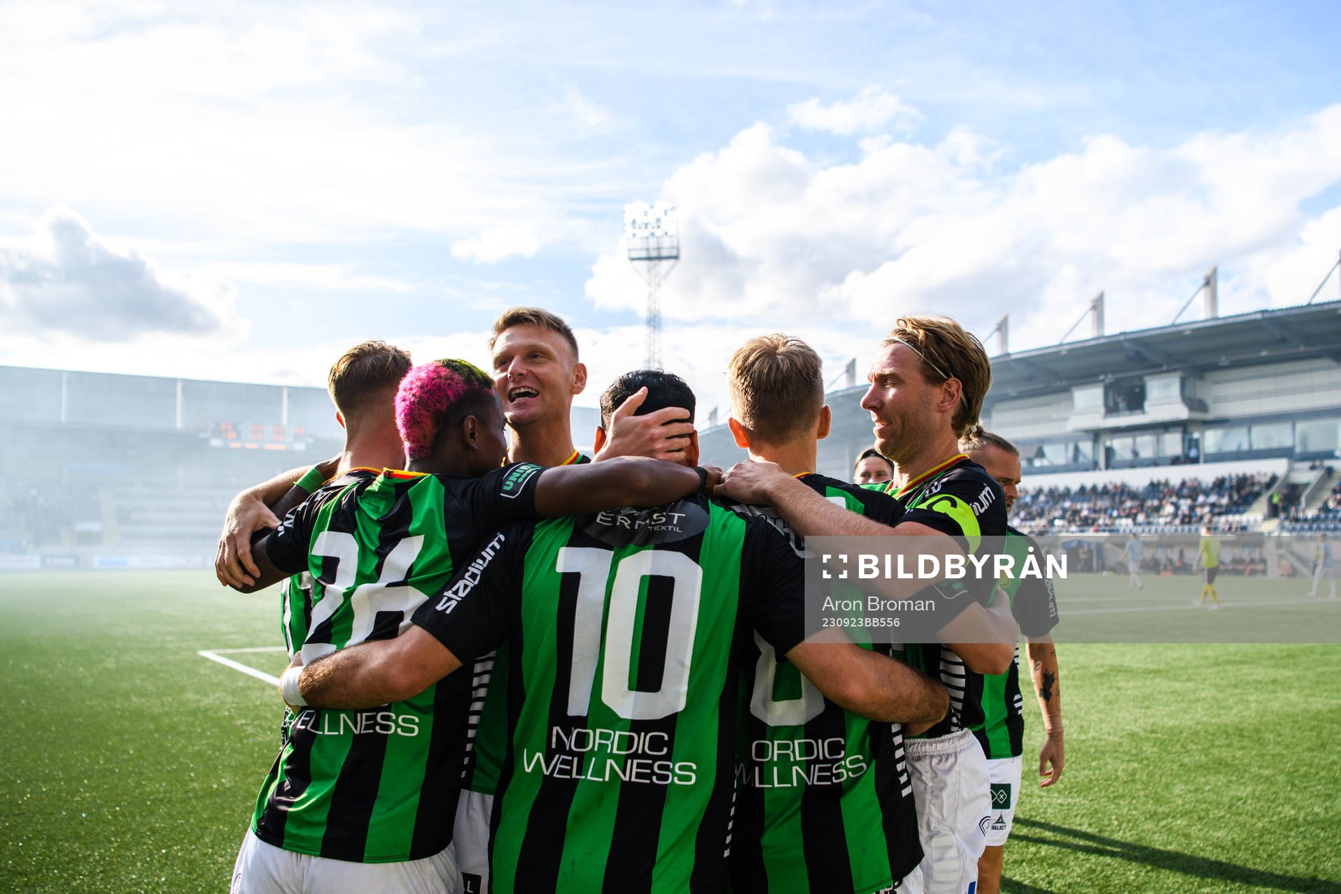 GAIS Mervan Celik jublar med lagkamrater