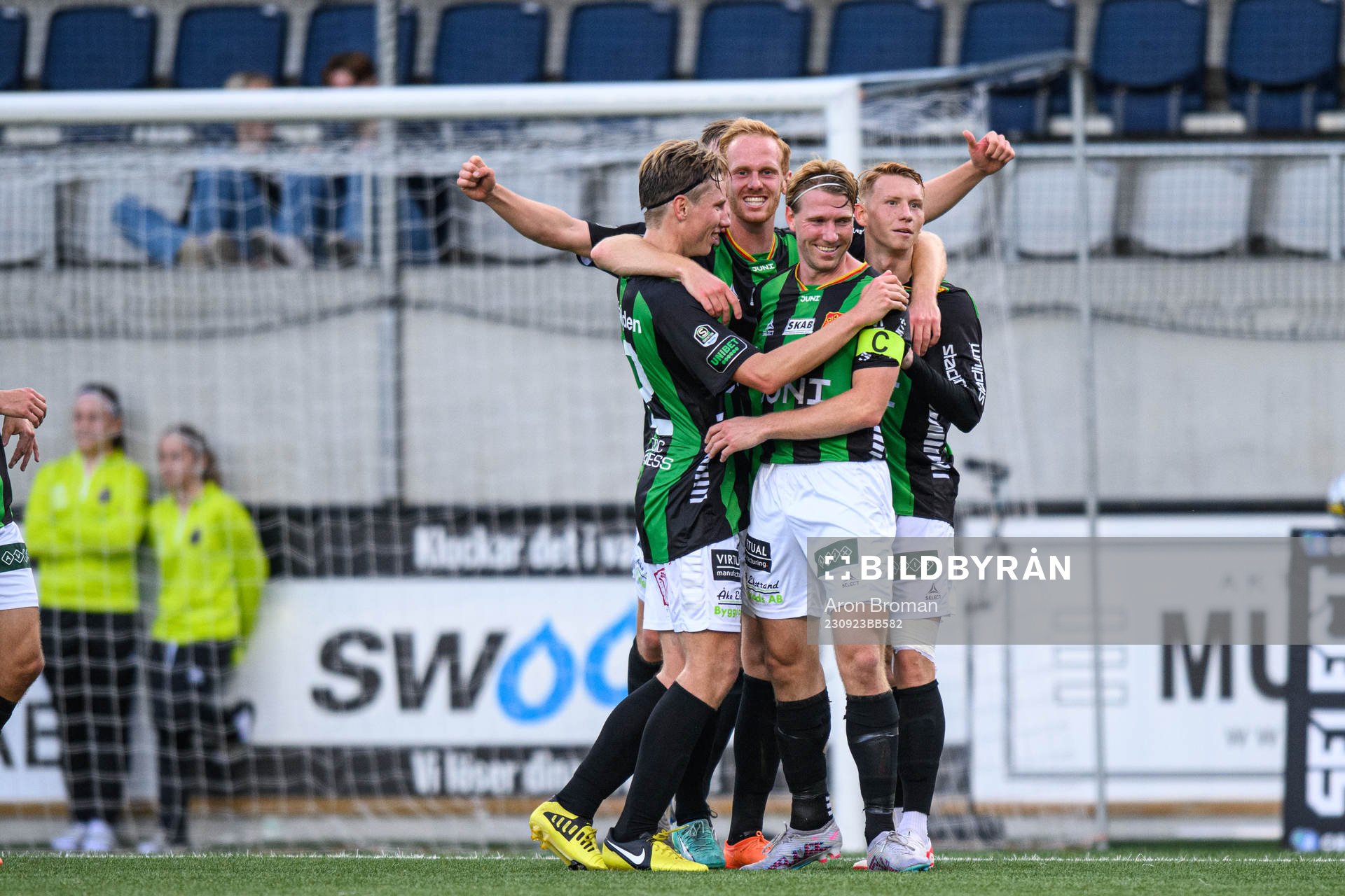 GAIS August Wängberg jublar med lagkamrater