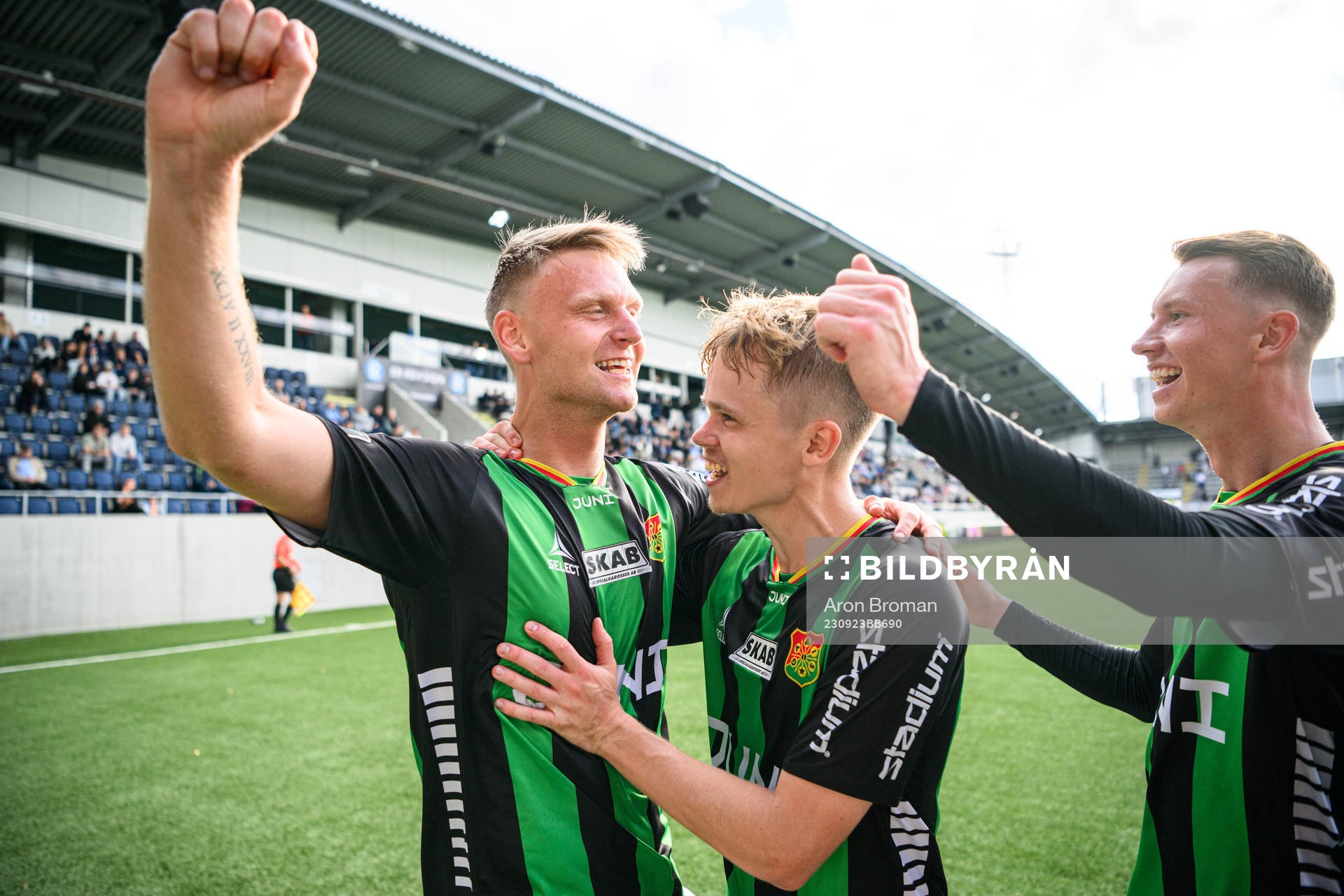 GAIS Joackim Åberg jublar med lagkamrater