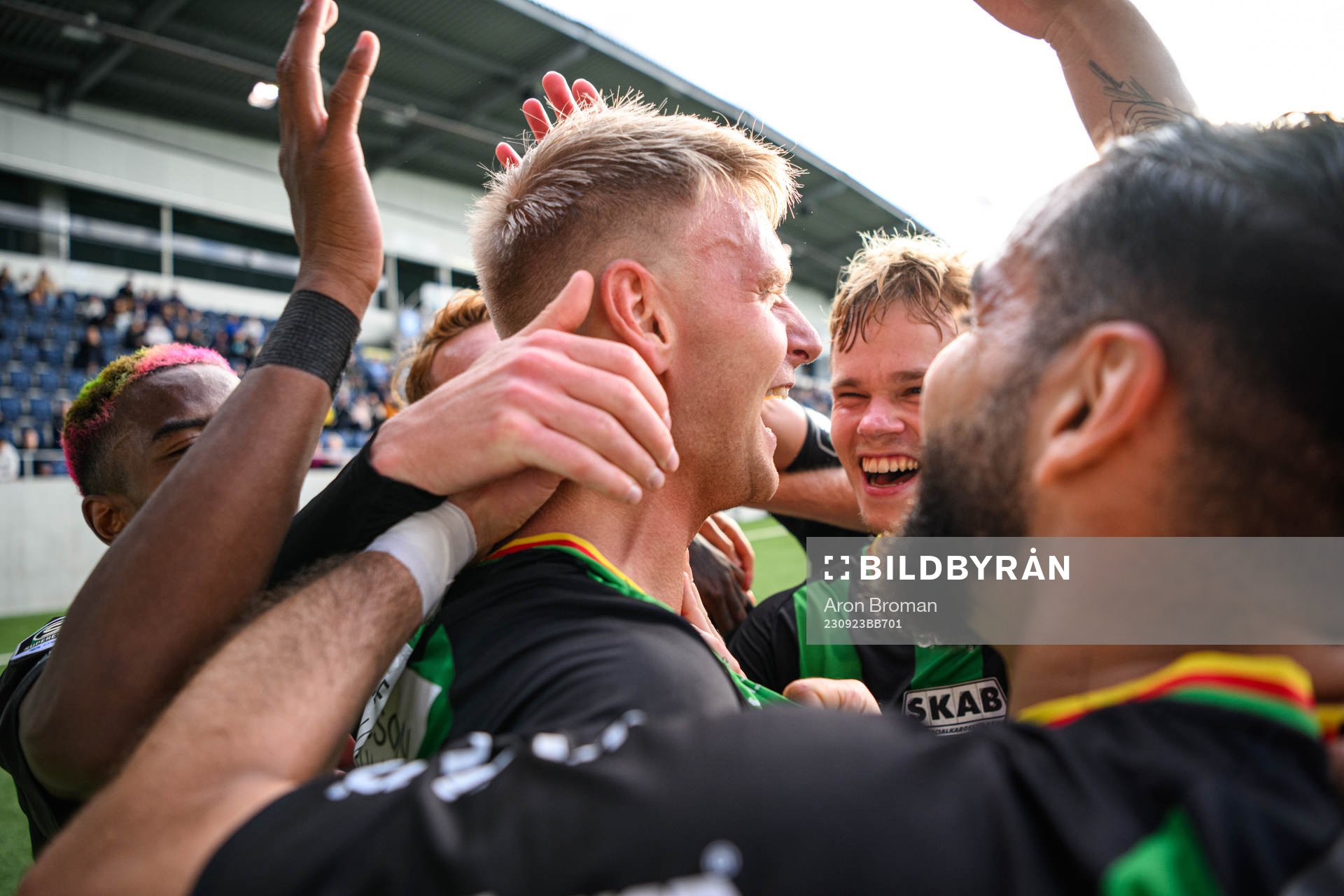 GAIS Joackim Åberg jublar med lagkamrater