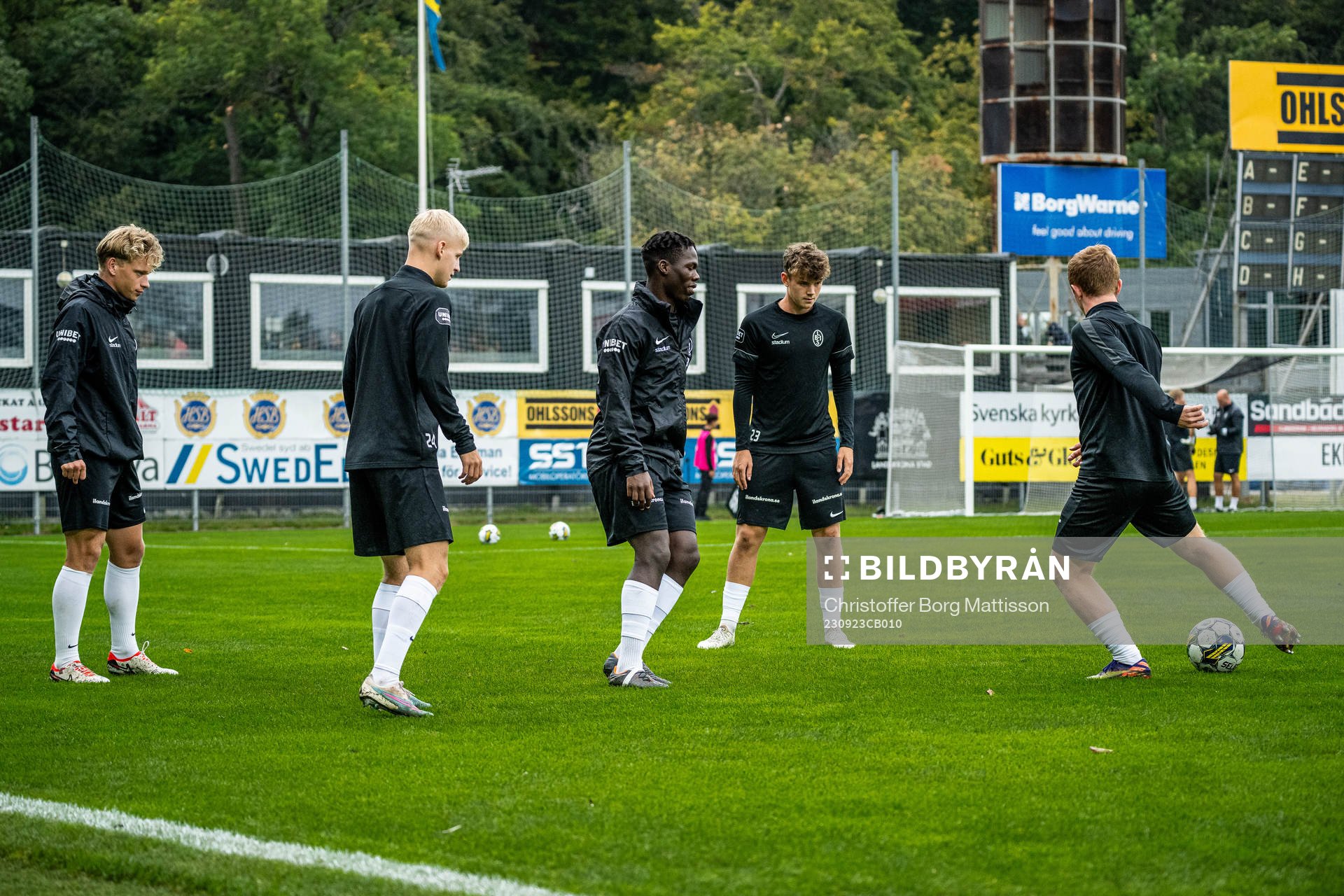 Landskronas spelare värmer upp