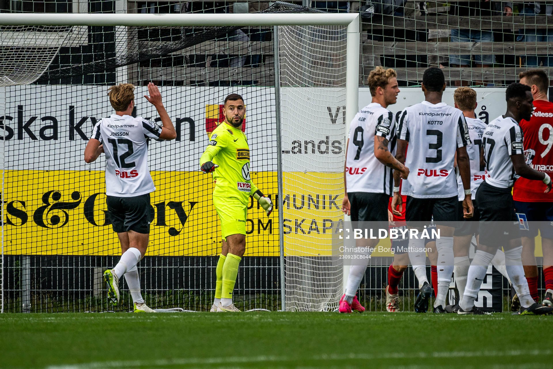 Landskronas målvakt Amr Kaddoura jublar under fotbollsmatchen i Superettan mellan Landskrona och Öster den 23 september 2023 i Landskrona.