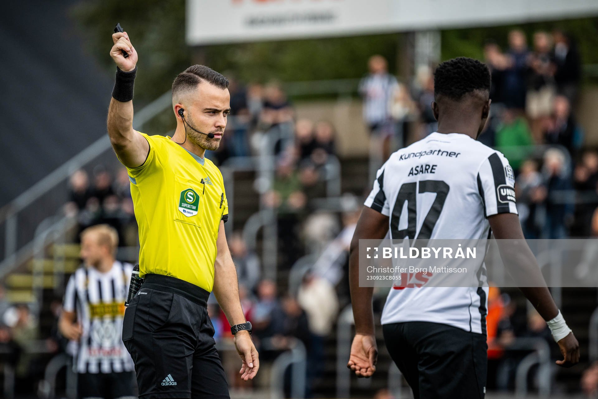 Domare Jasmin Svraka i samtal med Landskronas Kofi Asare