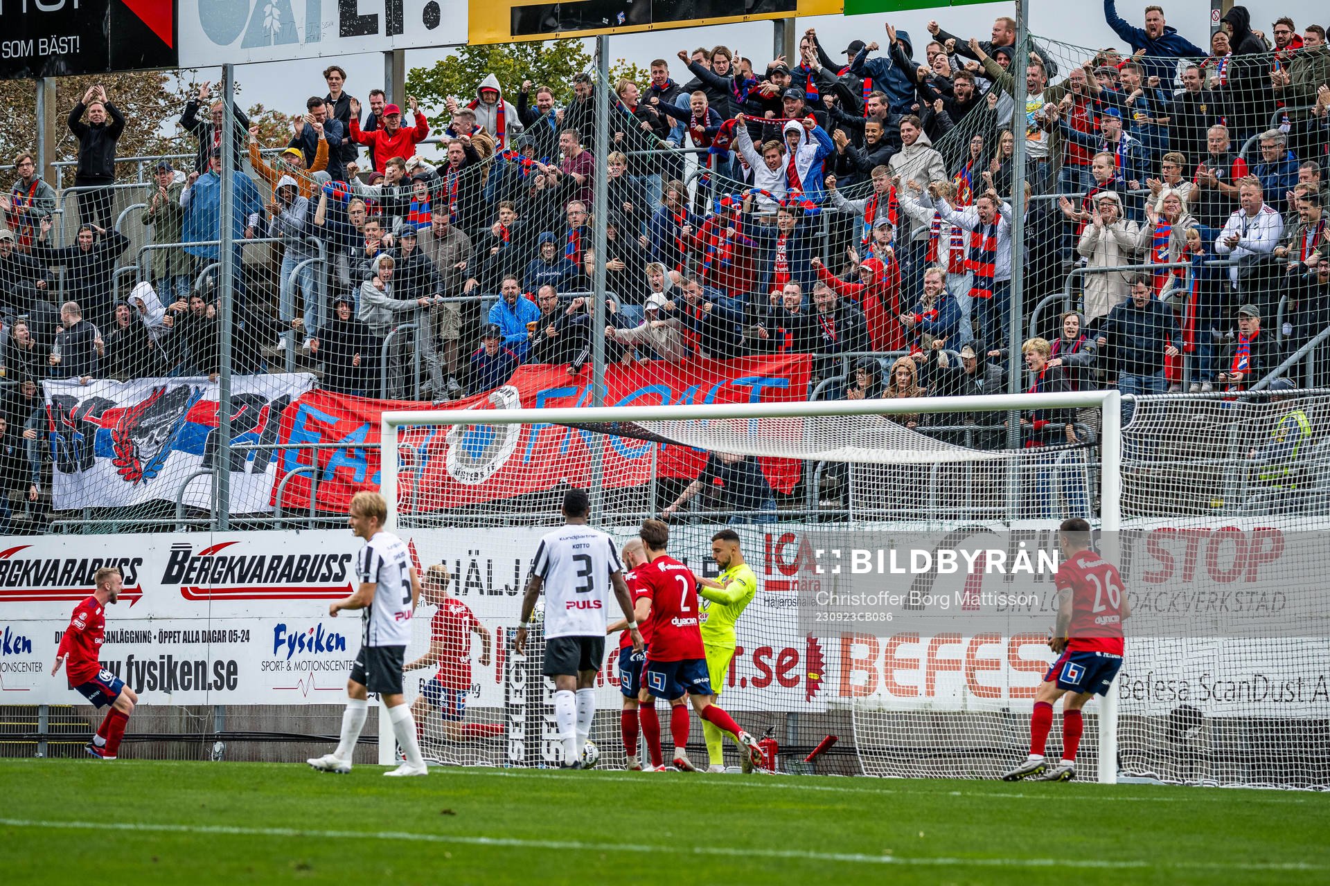 Östers supportrar jublar