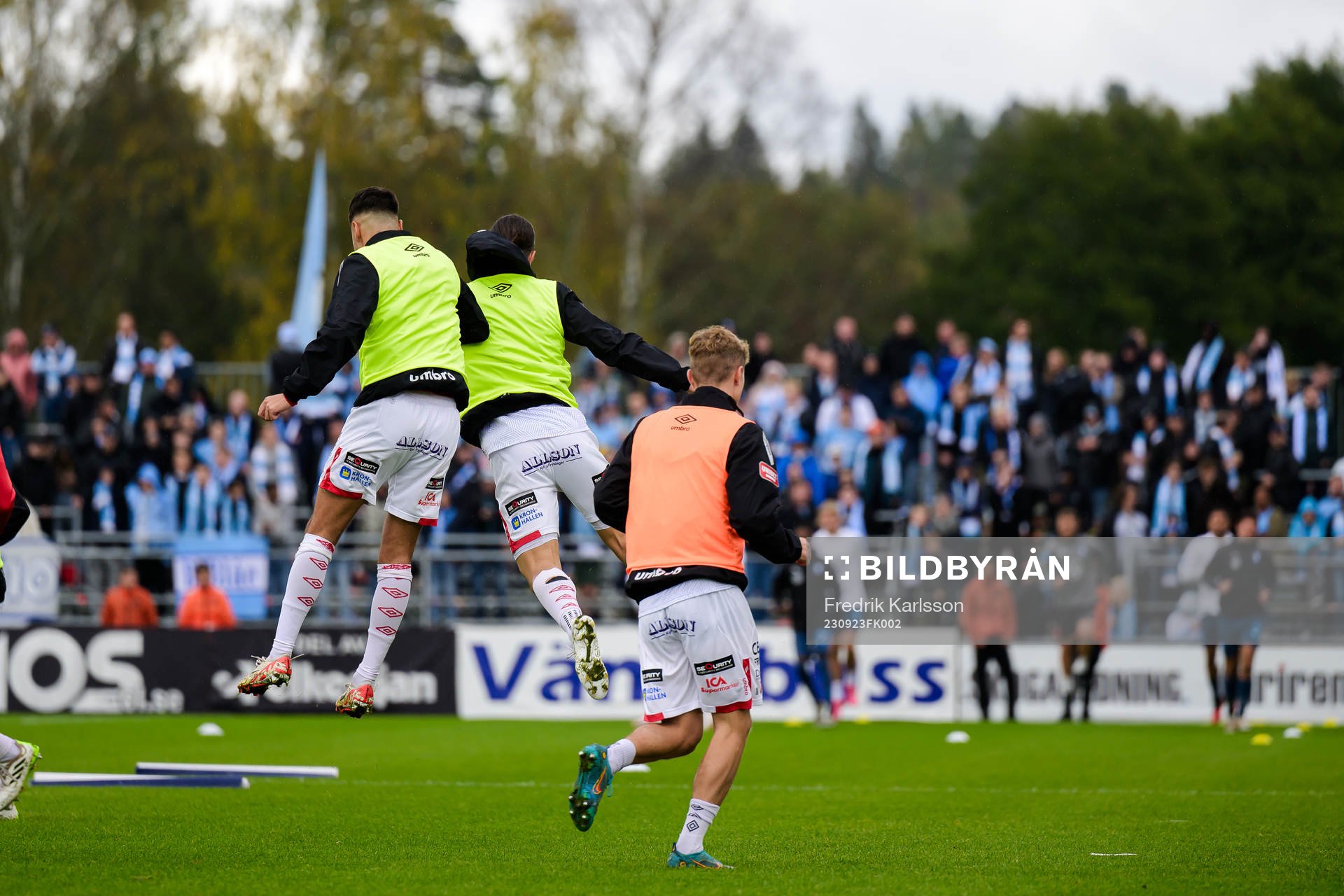 Degerfors spelare värmer upp