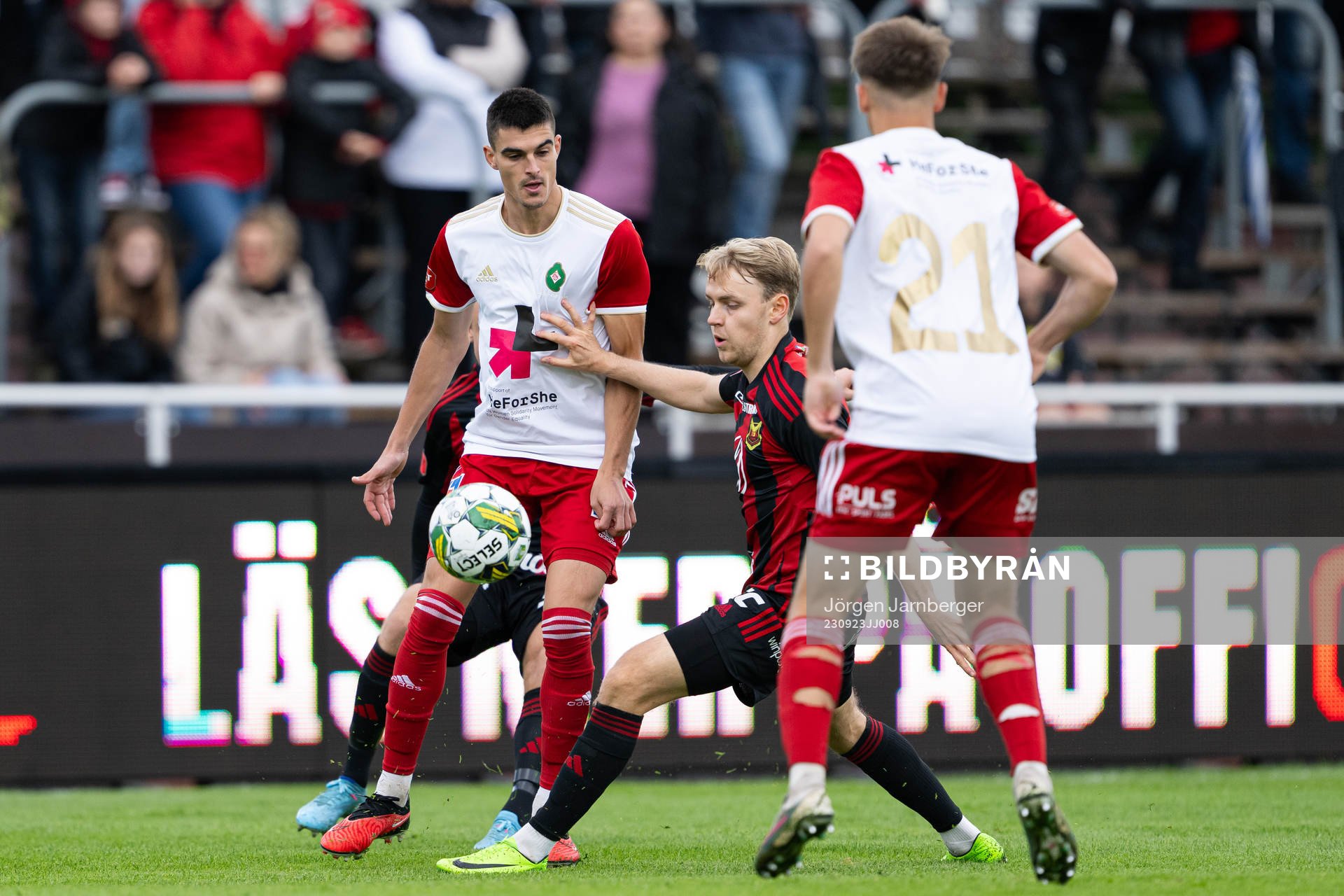 Skövde AIKs Marc Ante Tokich och Östersunds Simon Marklund