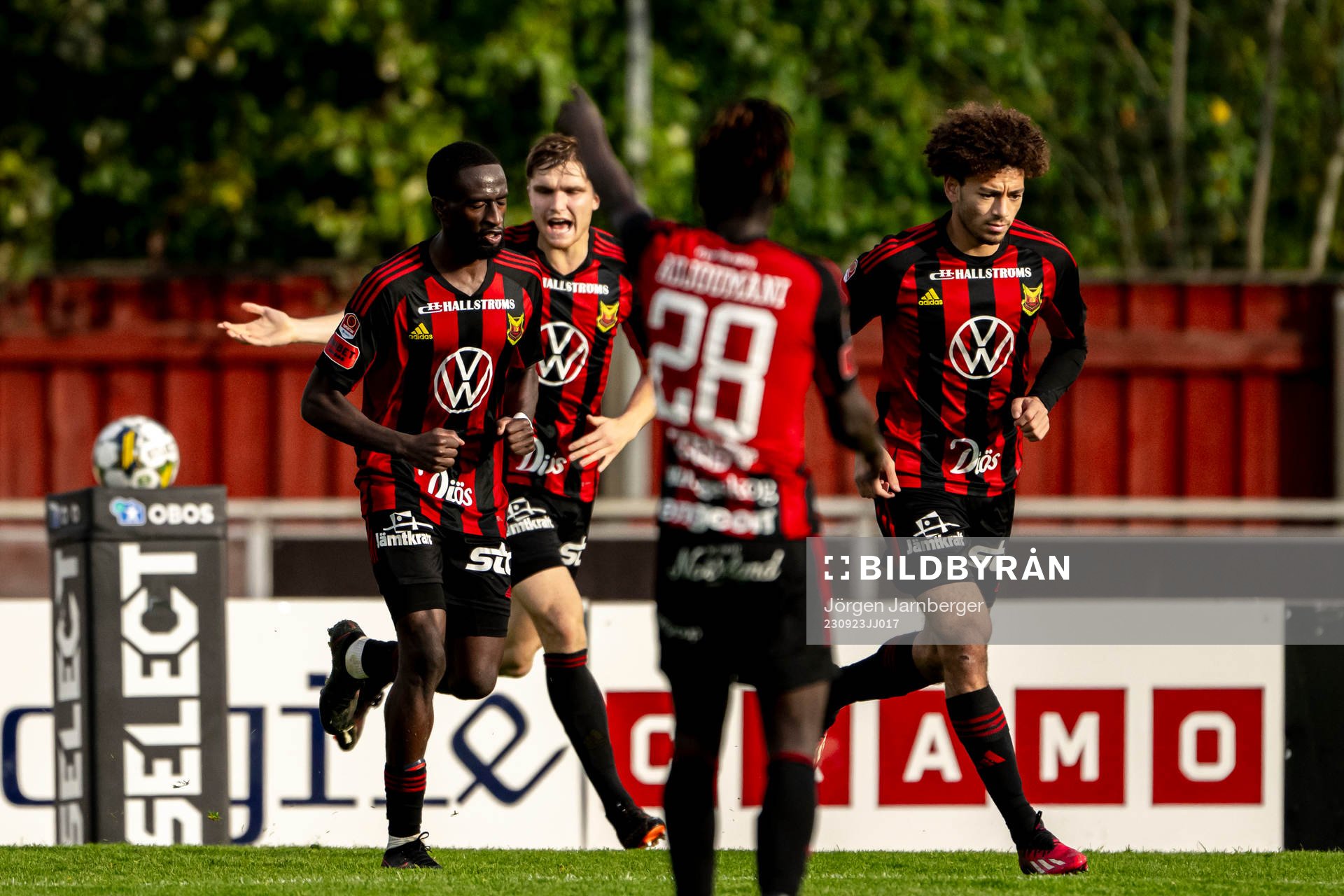 Östersunds Mansour Sinyan jublar