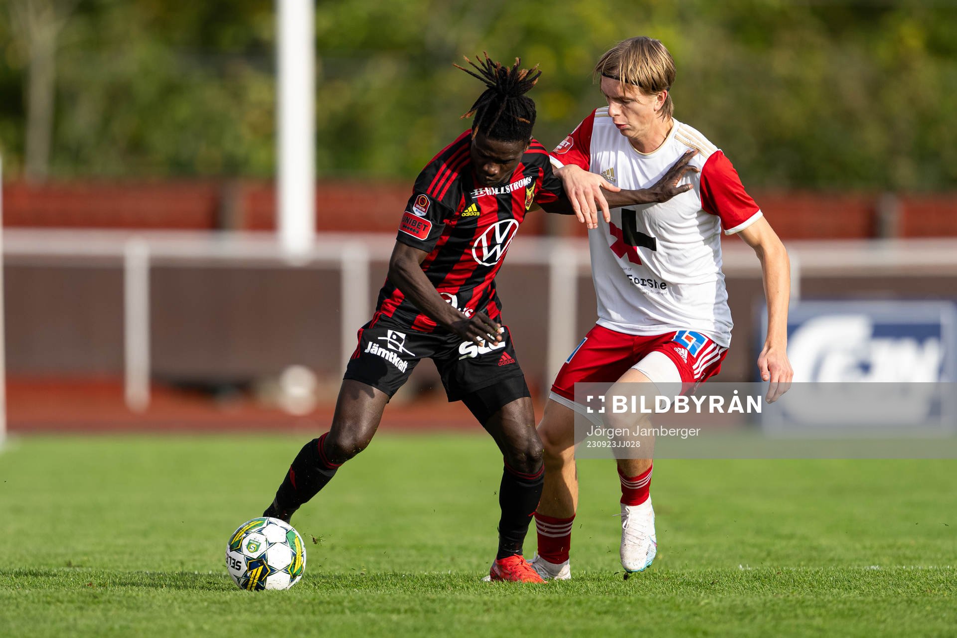 Östersunds Yannick Armel Assiedou Adjoumani och Skövde