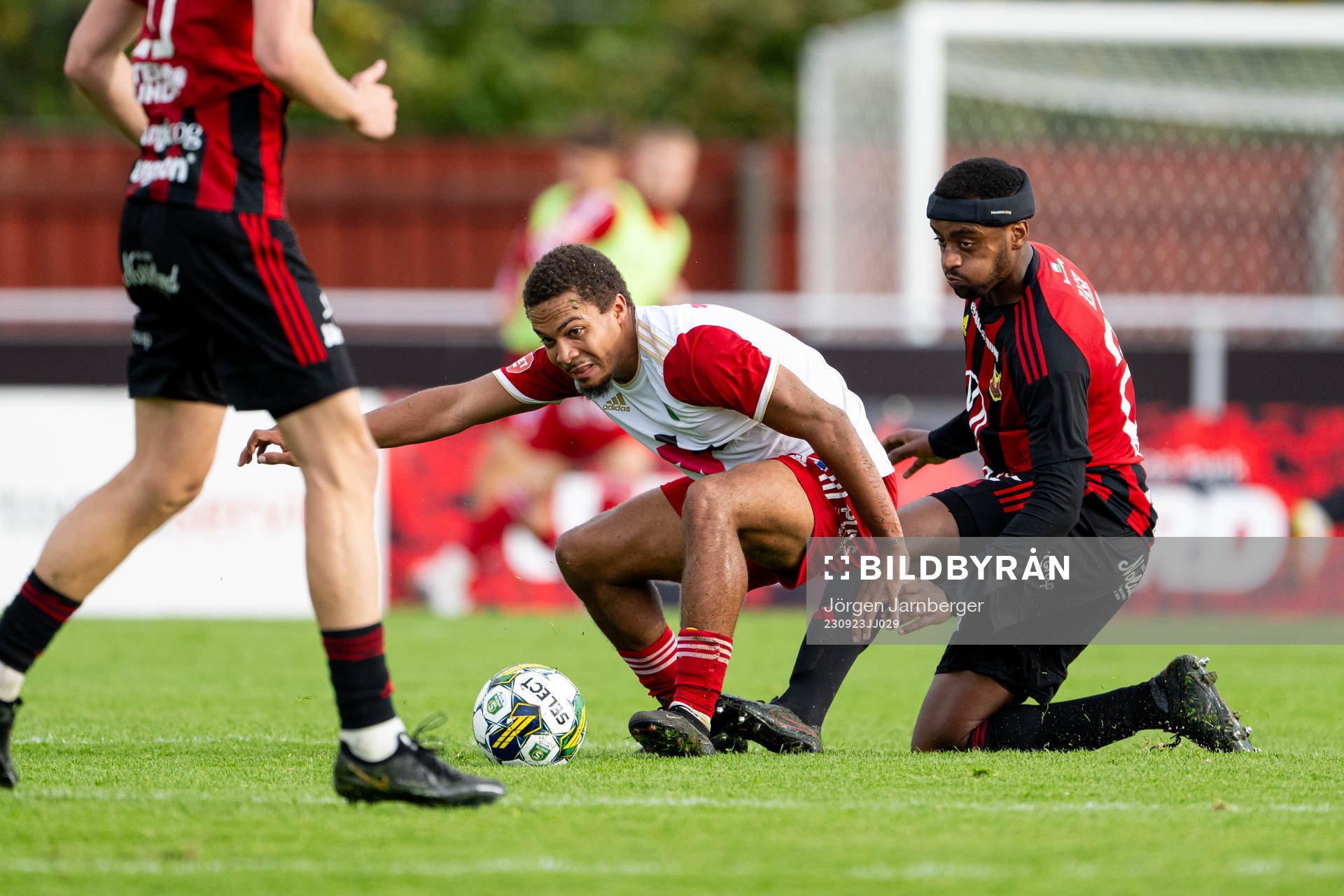 Skövde AIKs Darrell Kamdem Tibell och Östersunds Theodore
