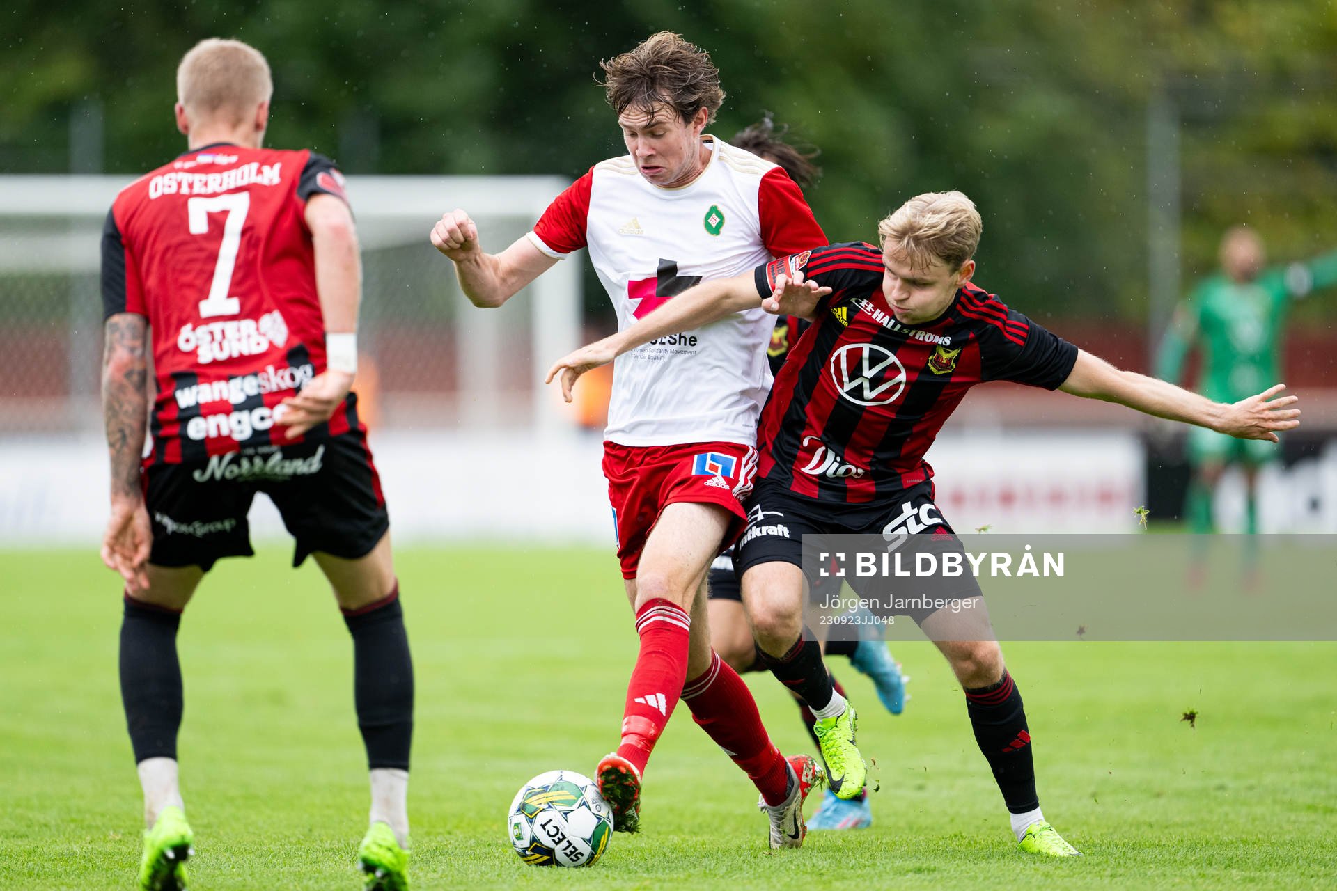 Skövde AIKs Mikael Mörk och Östersunds Simon Marklund